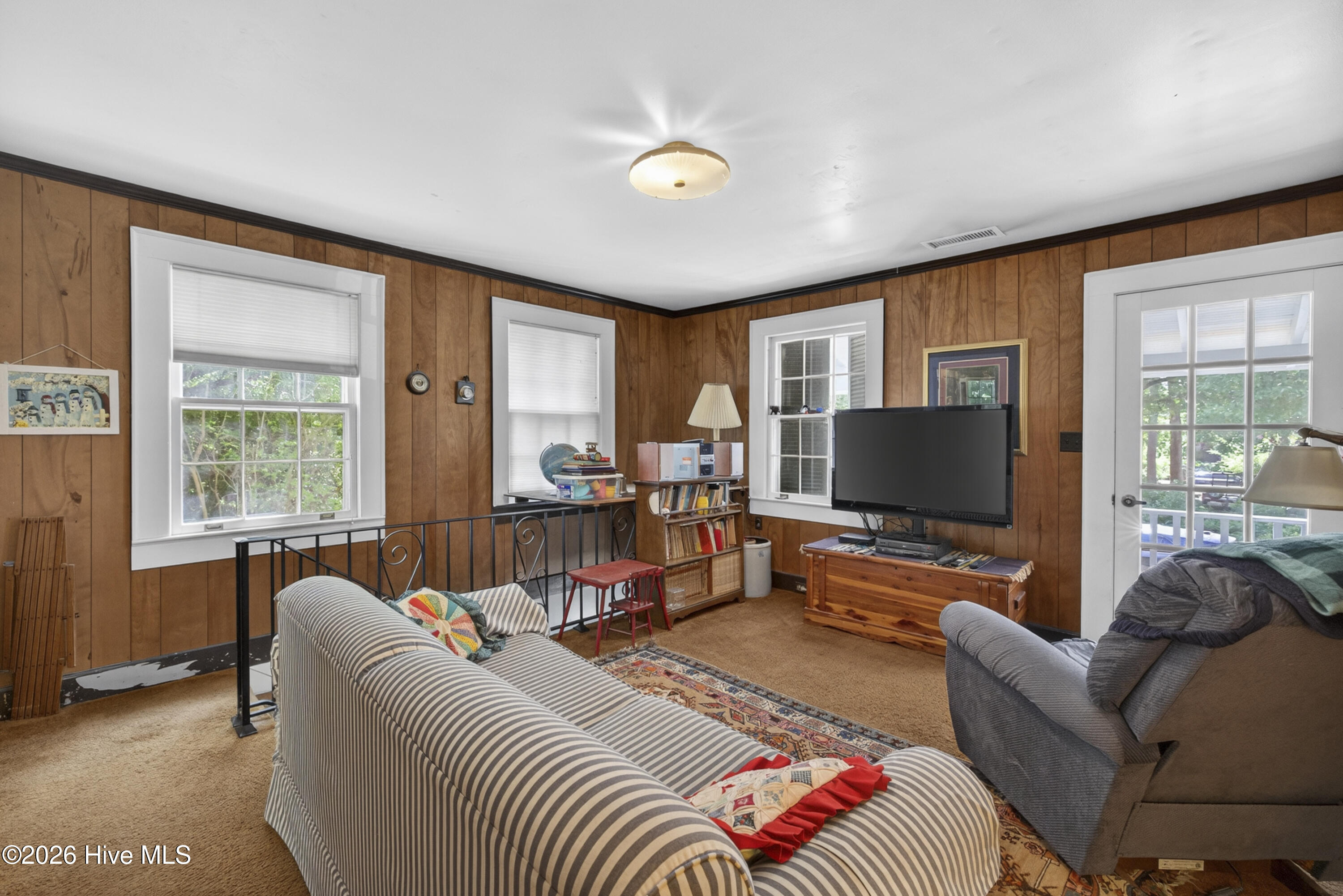 100569316 | Photo 28