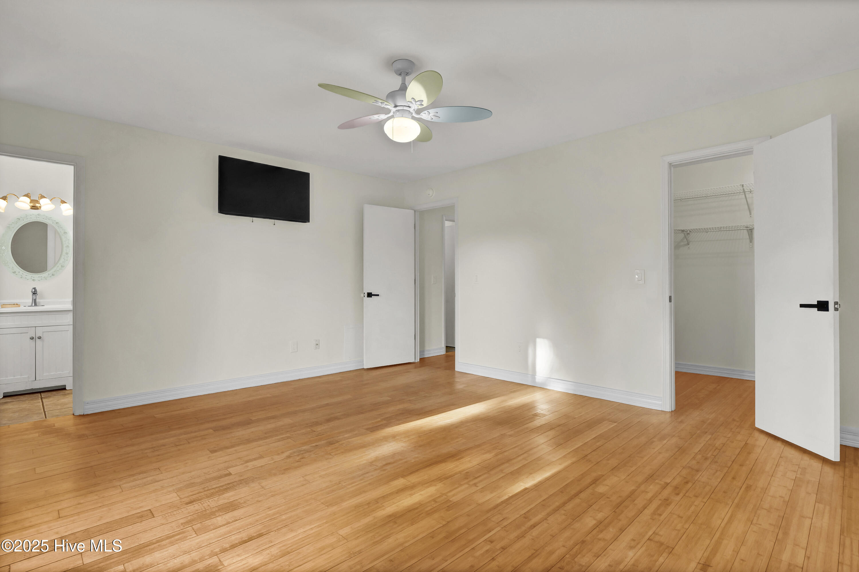 100543465 | Photo 21