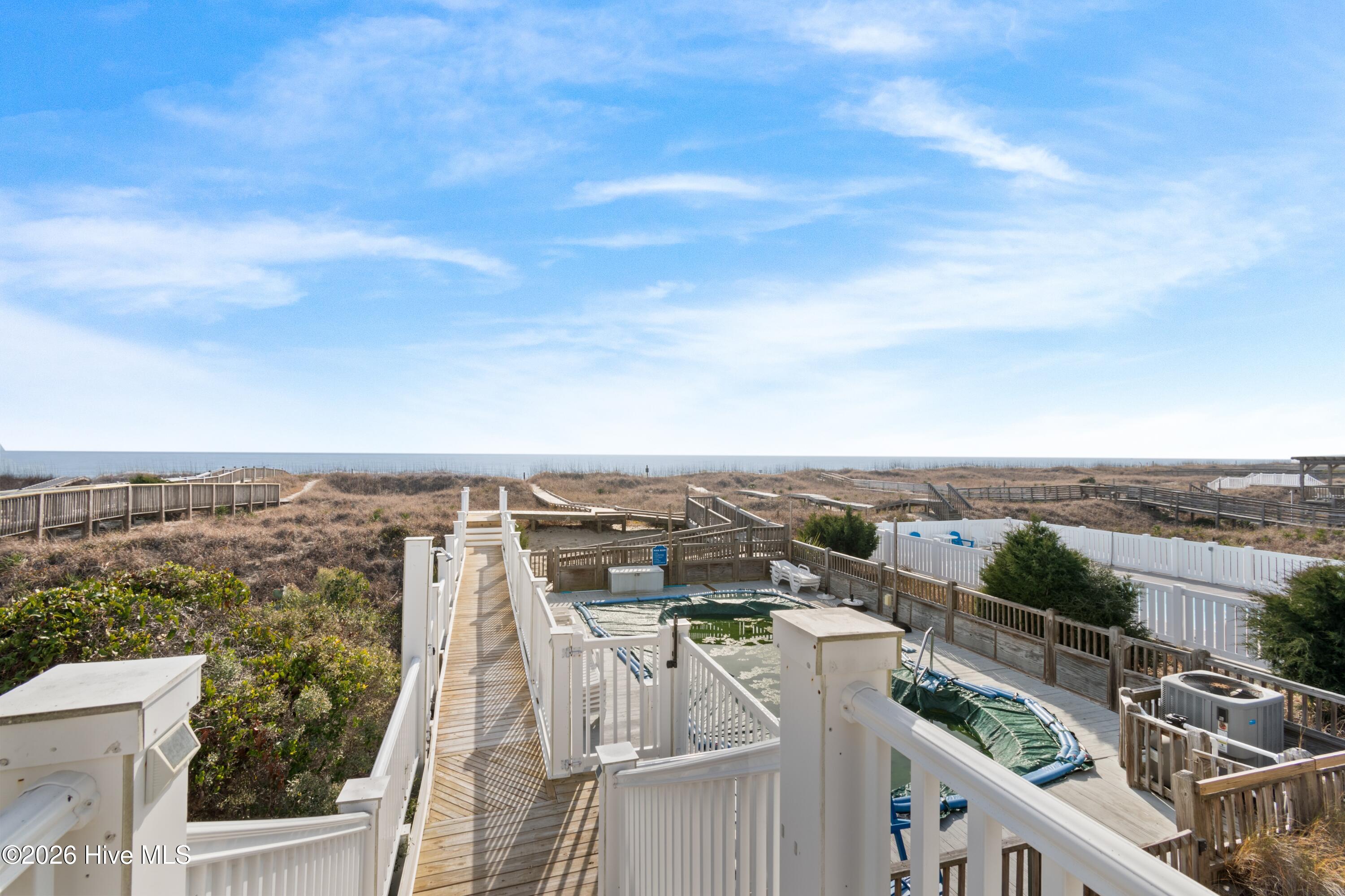 100548422 | Photo 65