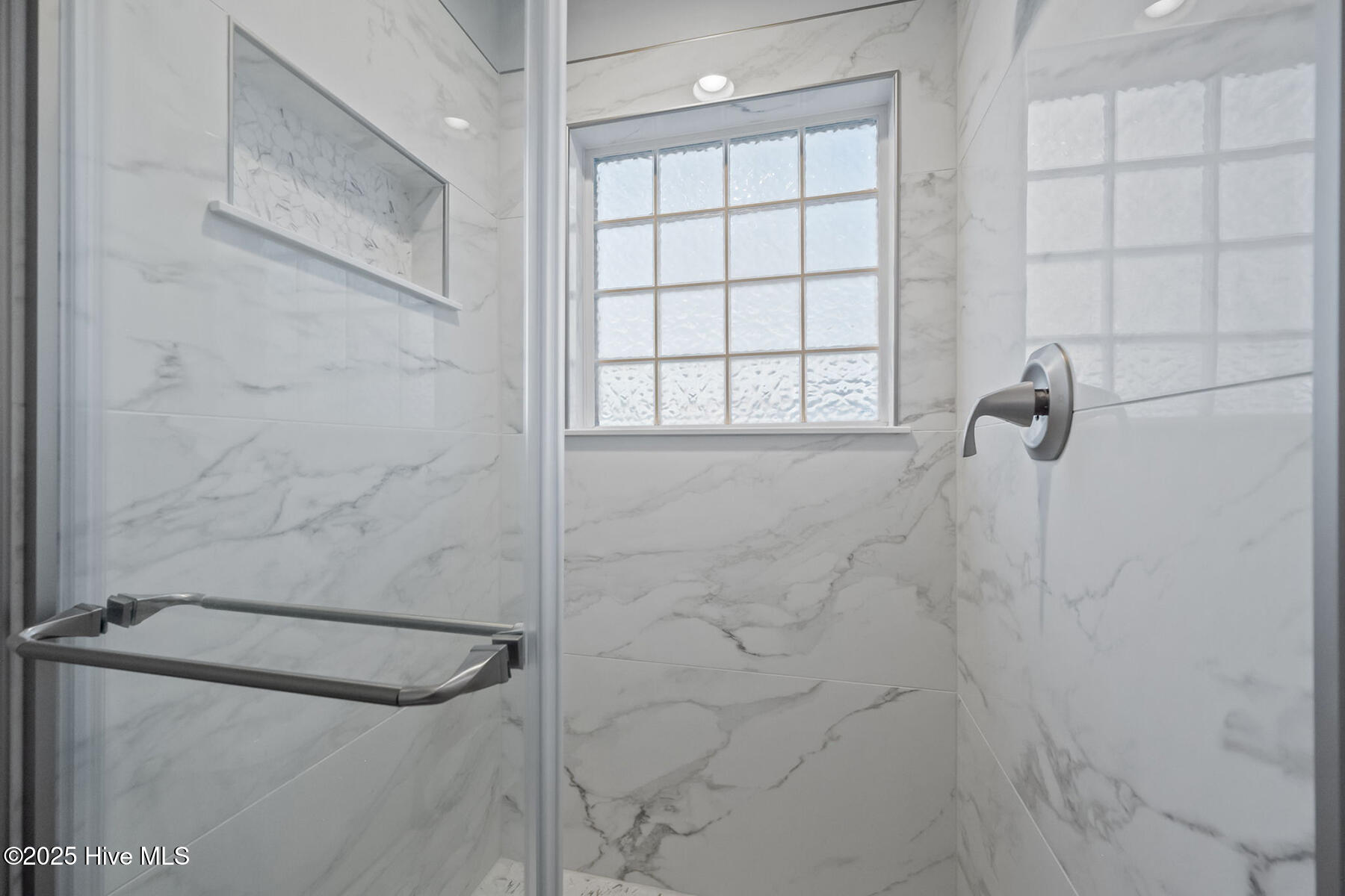 100537355 | Photo 37