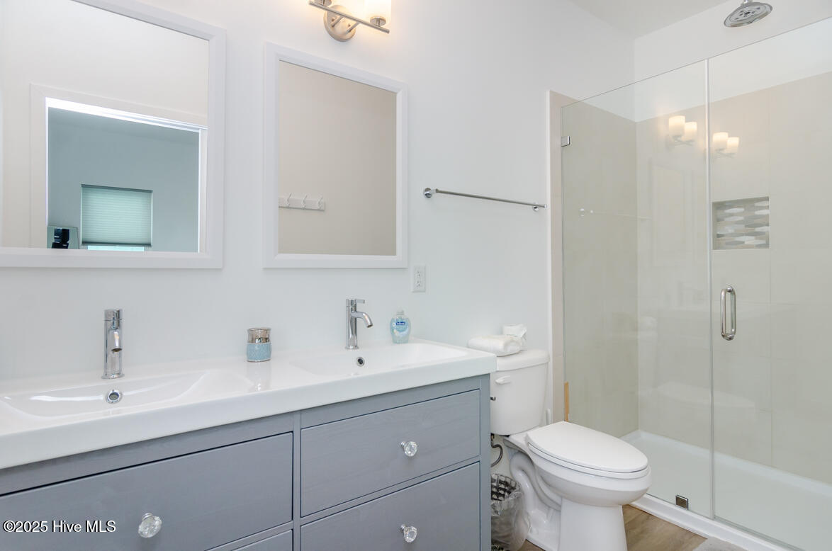 100549304 | Photo 32