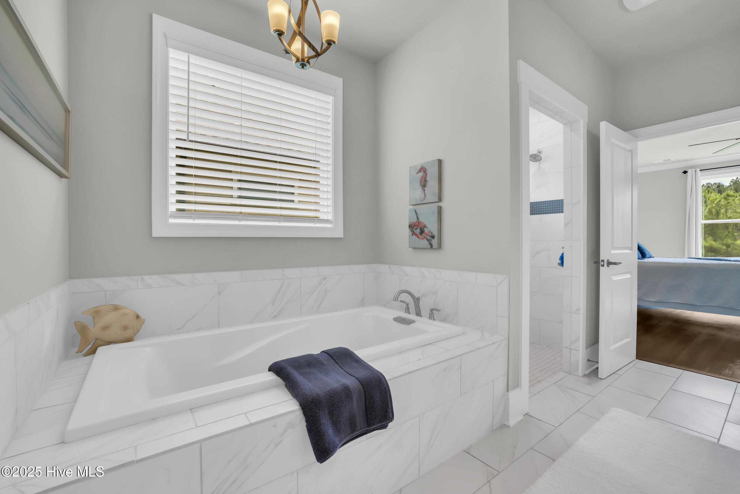 100502745 | Photo 24