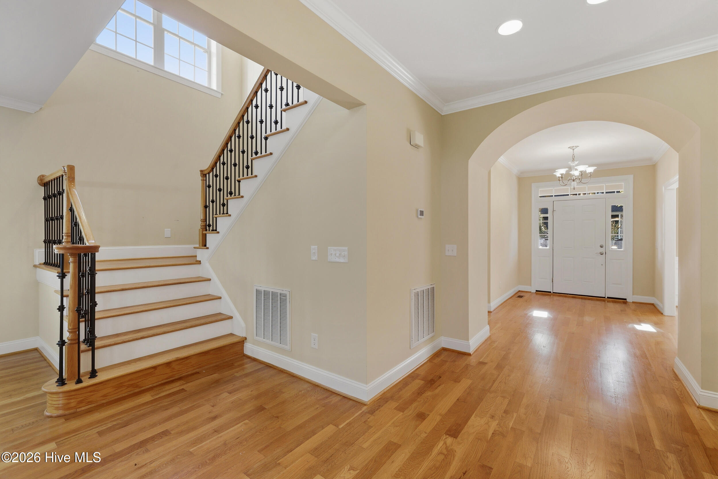 100567096 | Photo 36