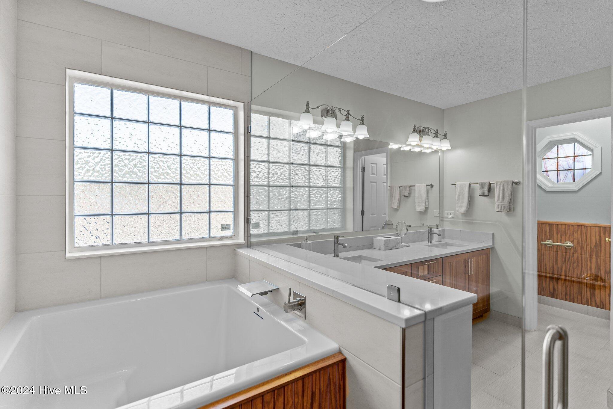 100474458 | Photo 18