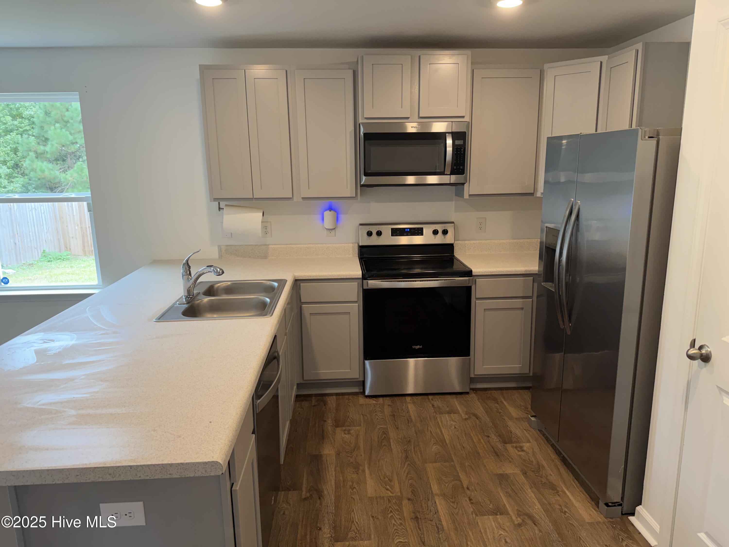 100528835 | Photo 24