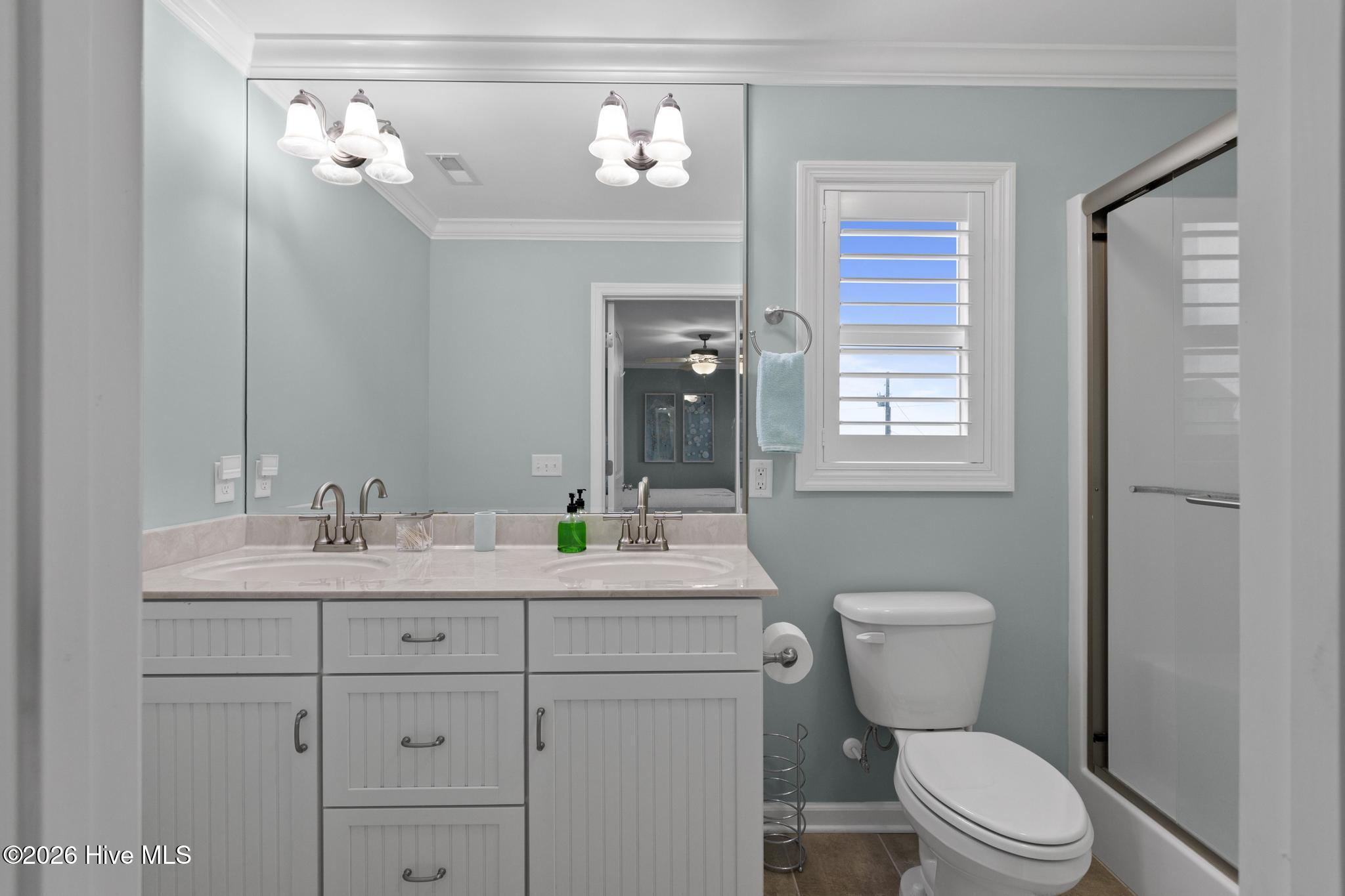 100553313 | Photo 30