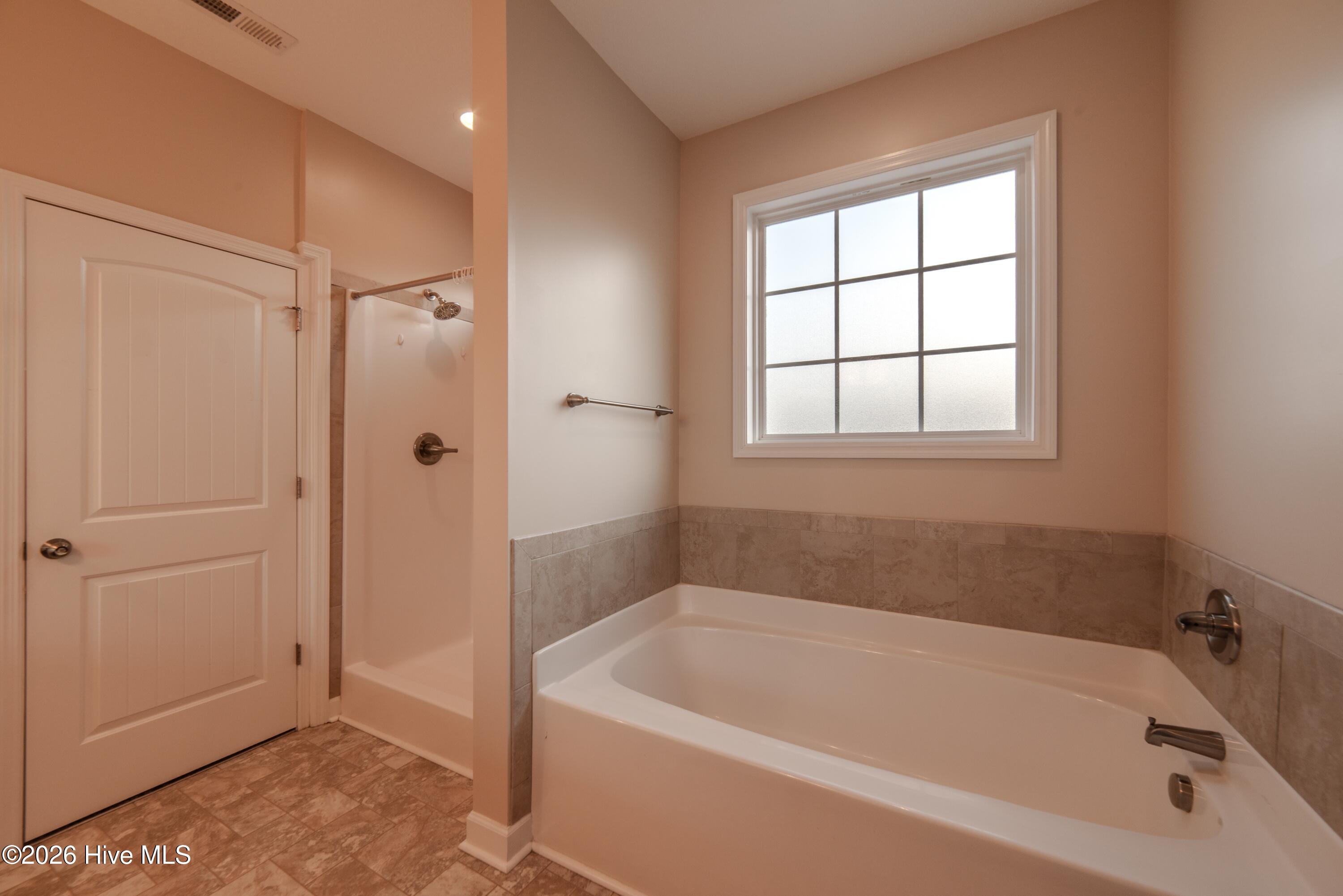 100568858 | Photo 13