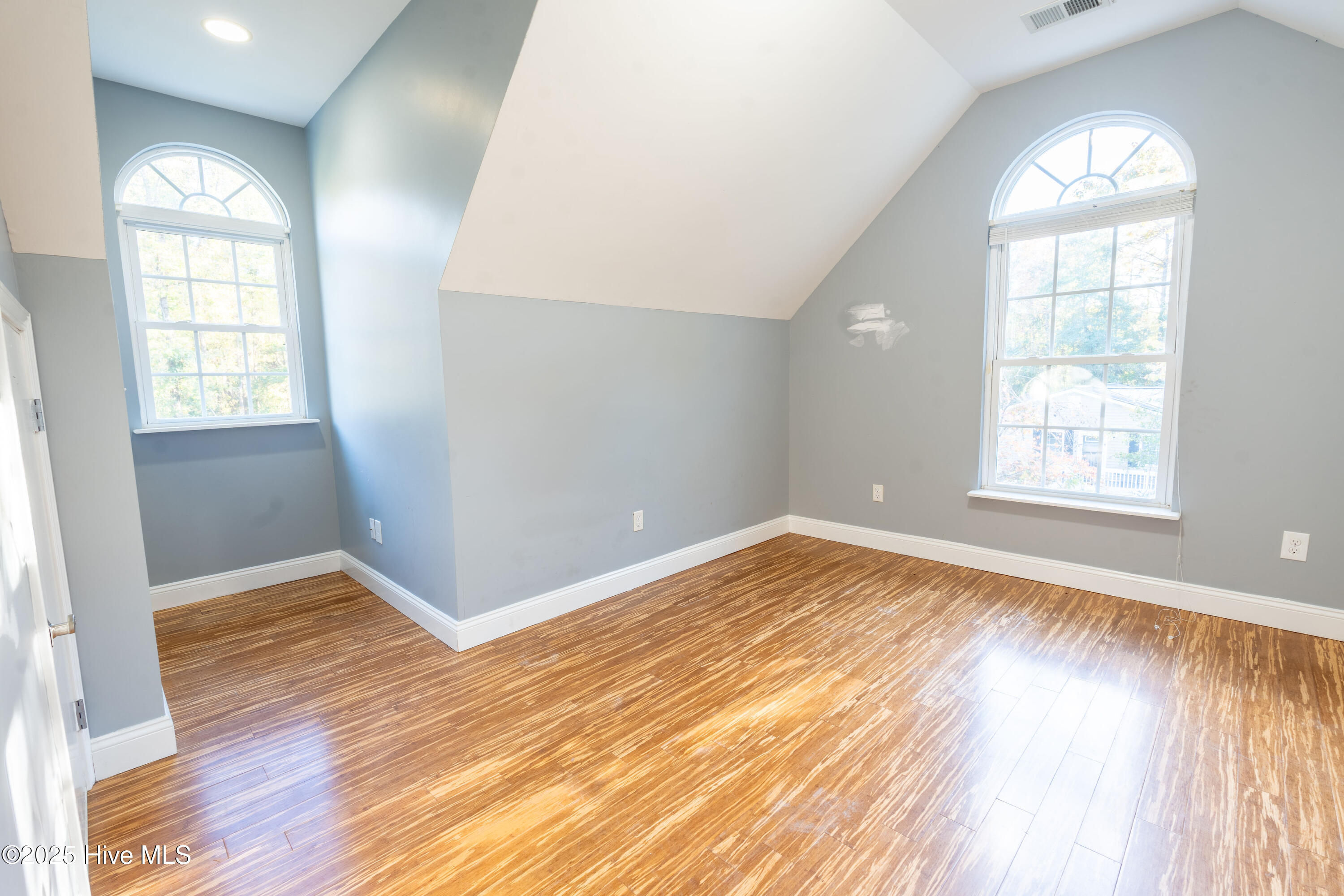 100553060 | Photo 16