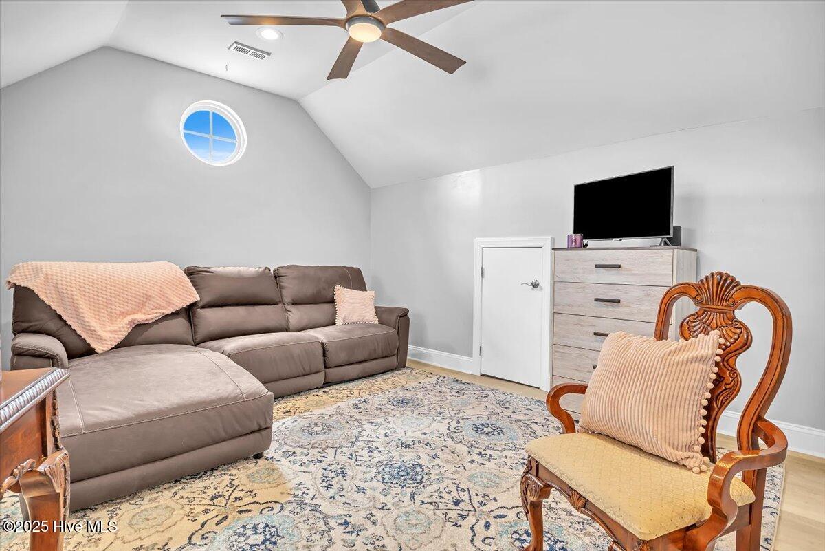 100544439 | Photo 45