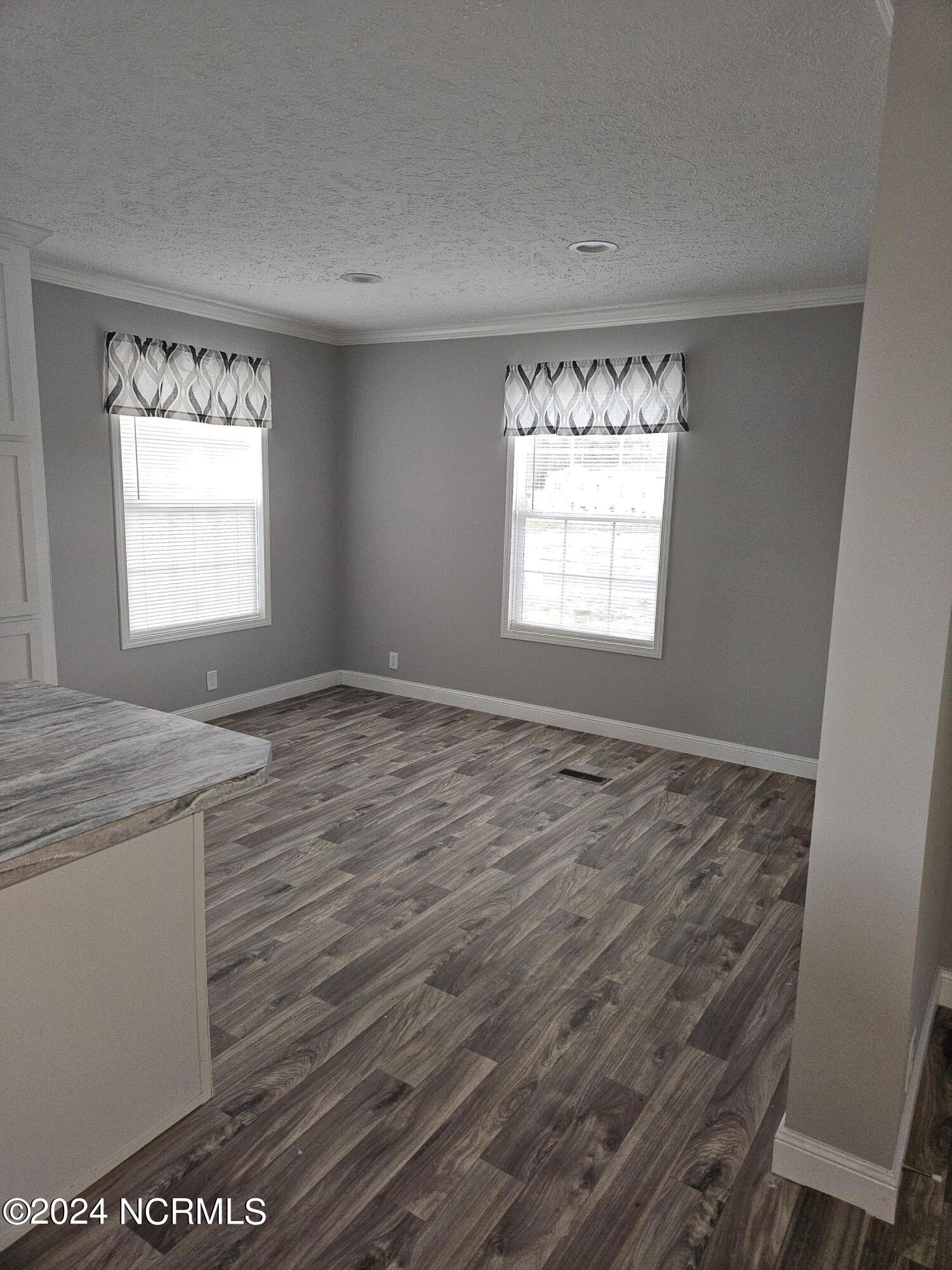 100569261 | Photo 11