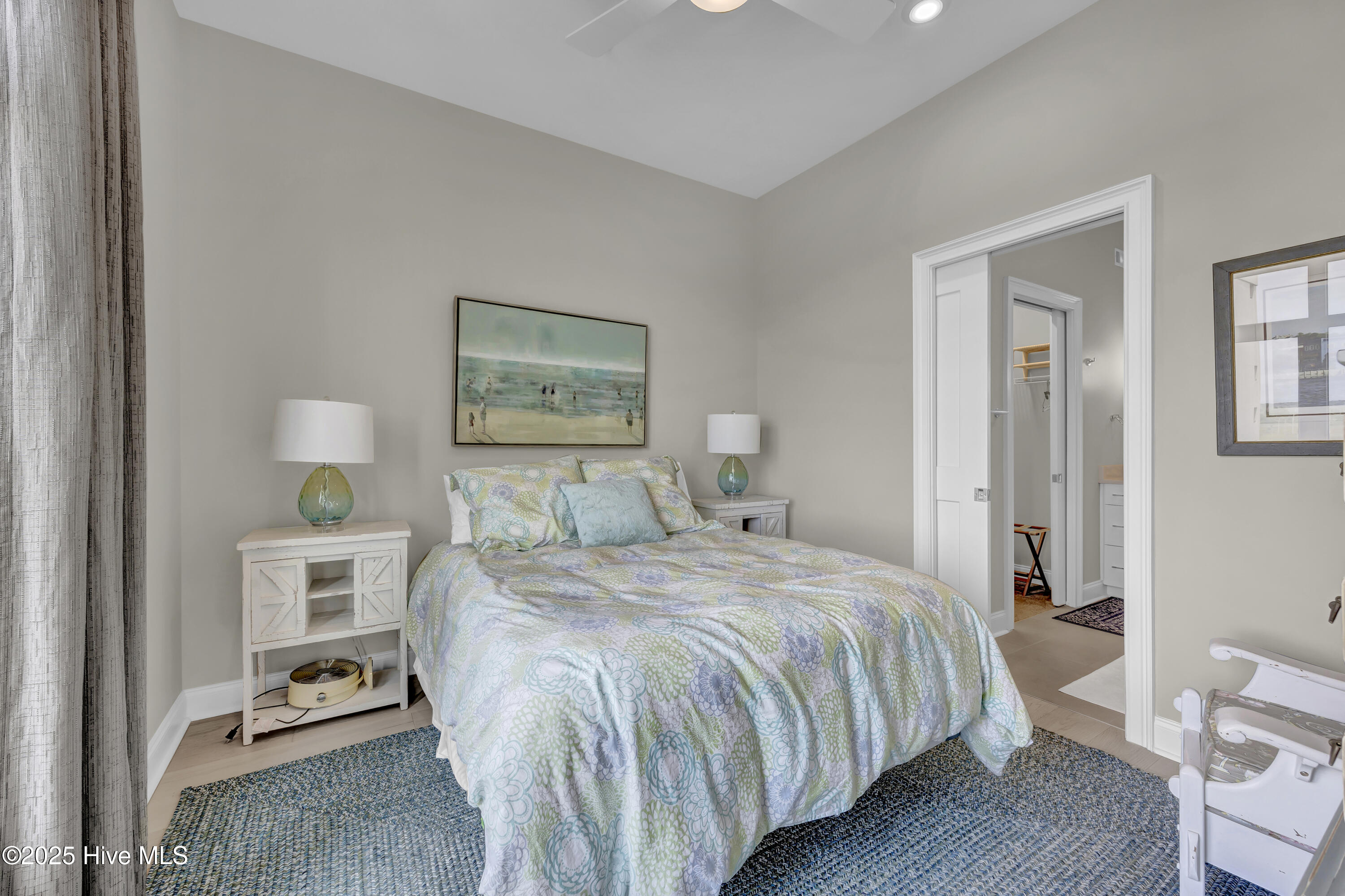 100556098 | Photo 10