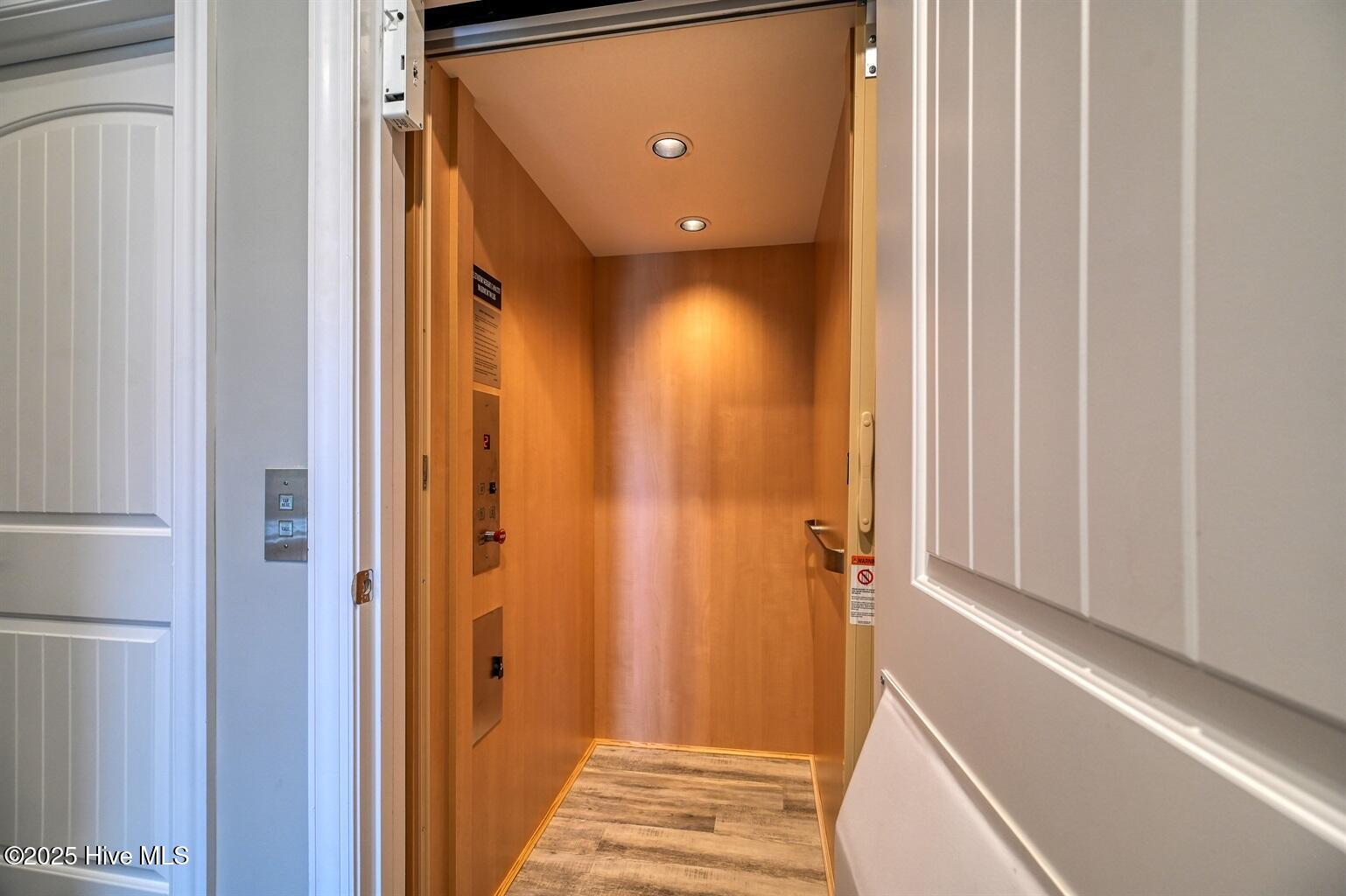 100521867 | Photo 40