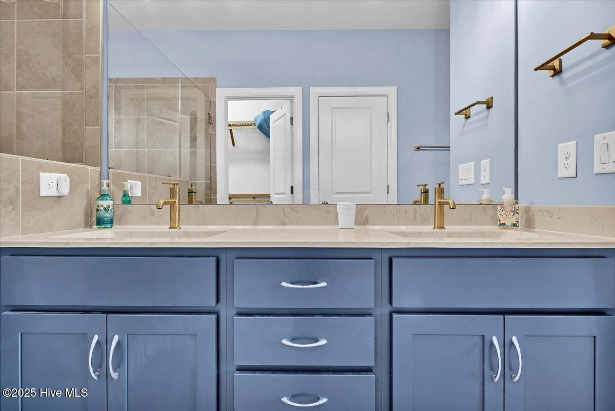 100530087 | Photo 22