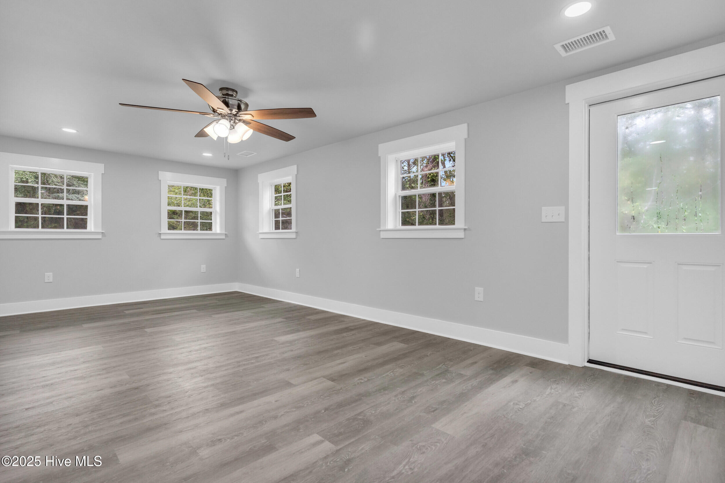 100560014 | Photo 12