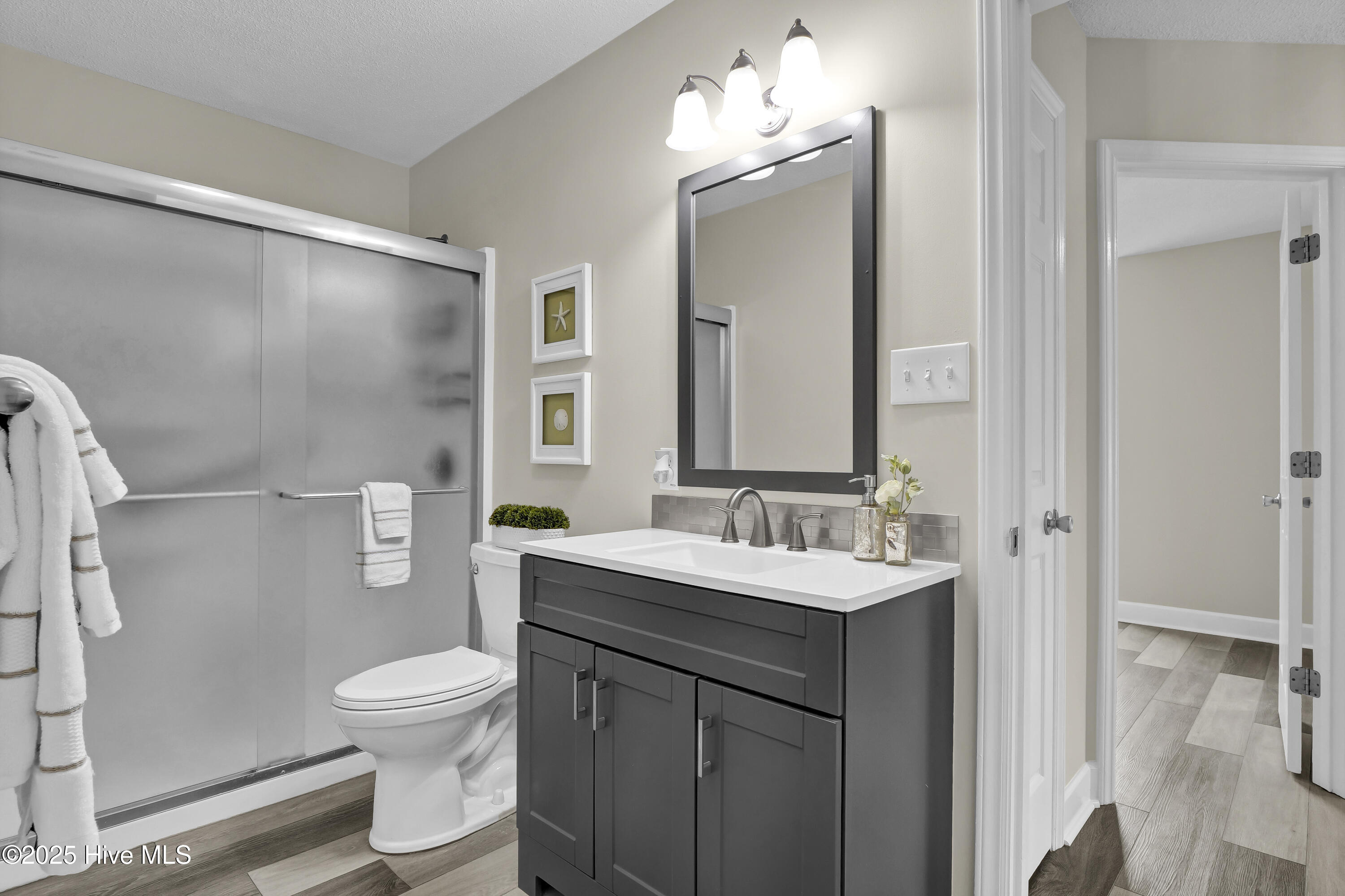 100533460 | Photo 18