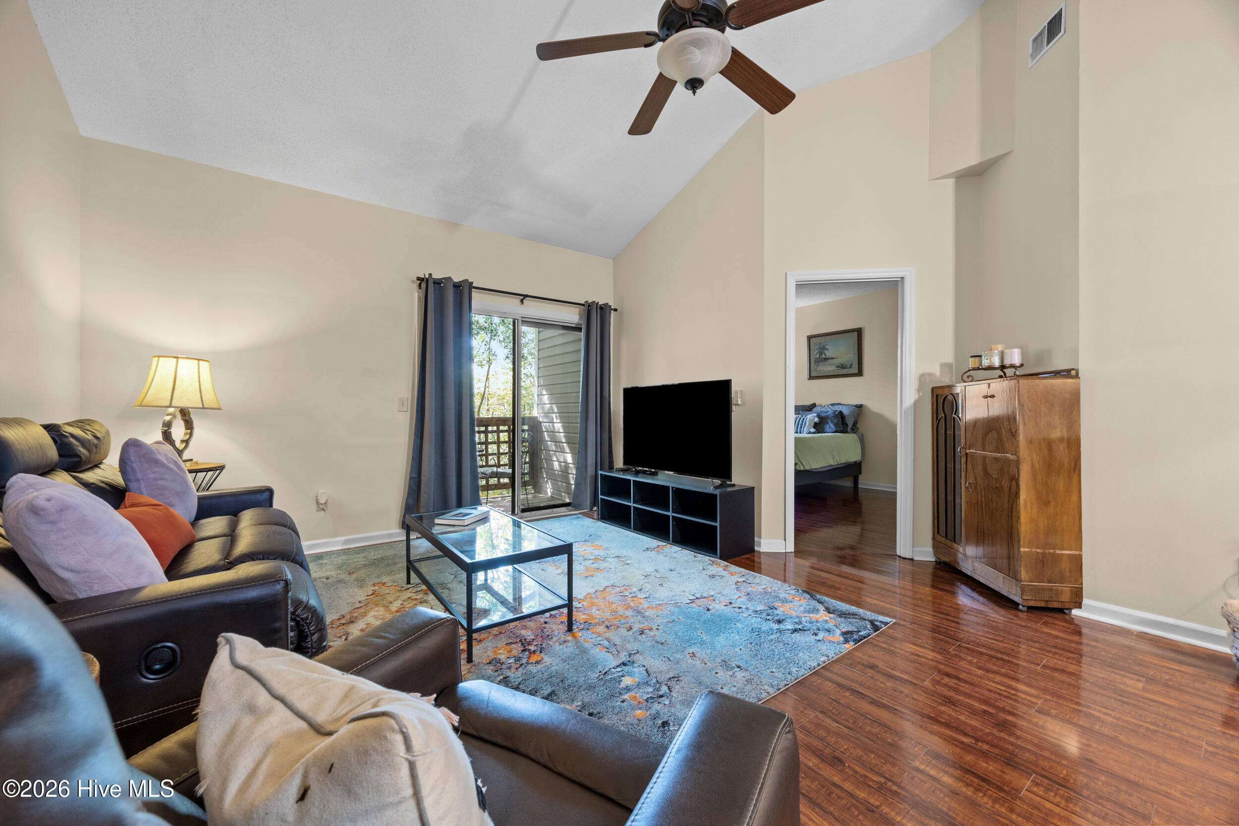 100565125 | Photo 12