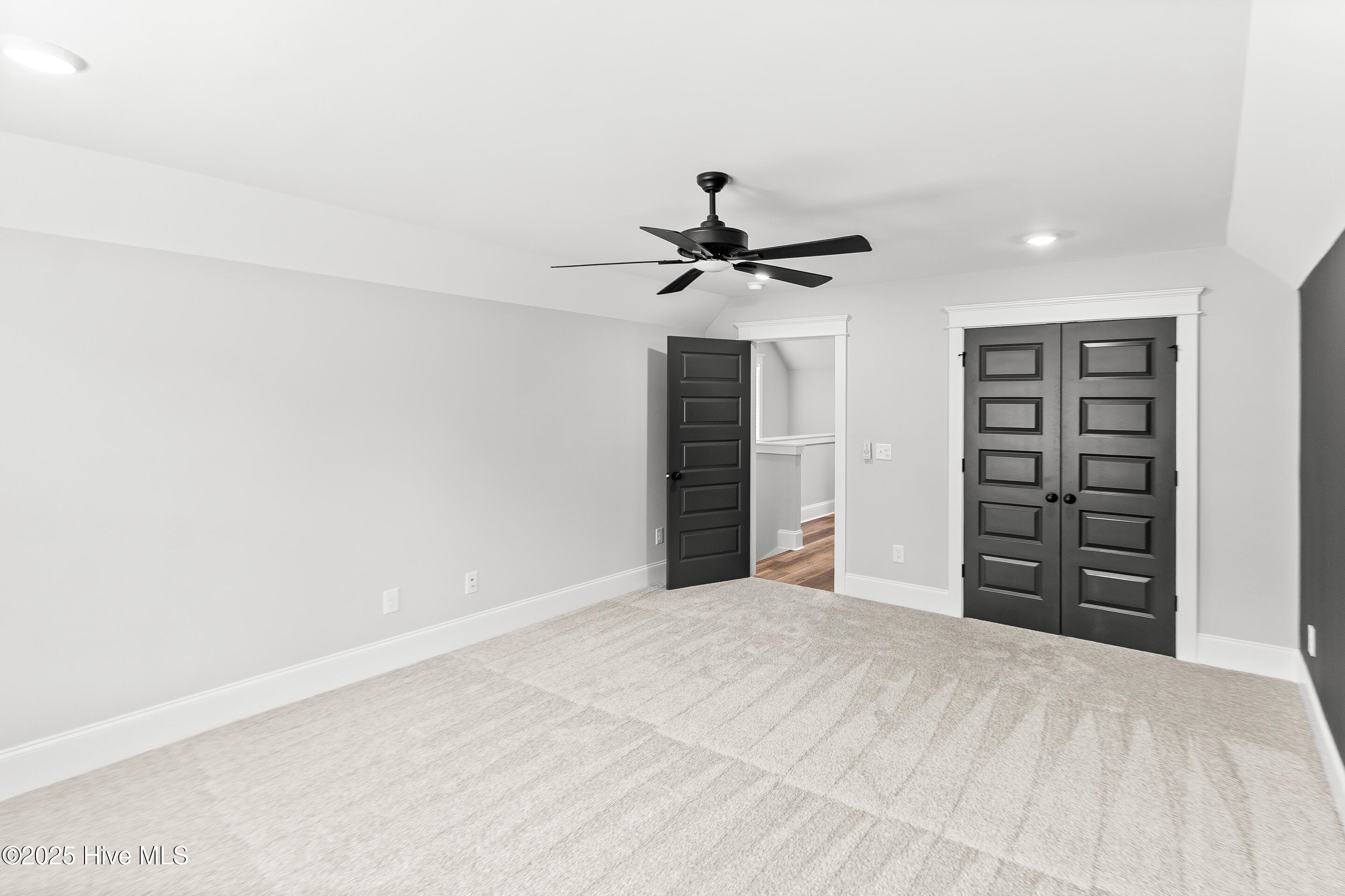 100526022 | Photo 34