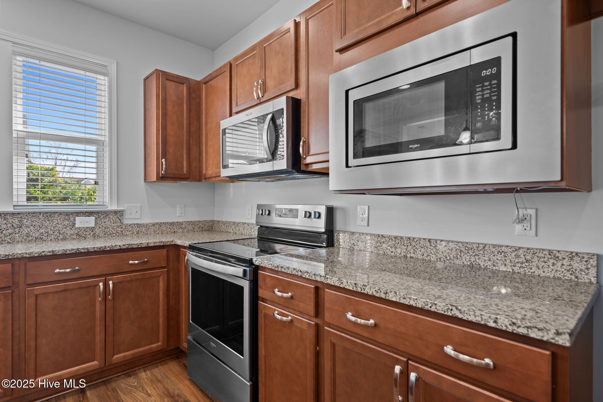 100540336 | Photo 30