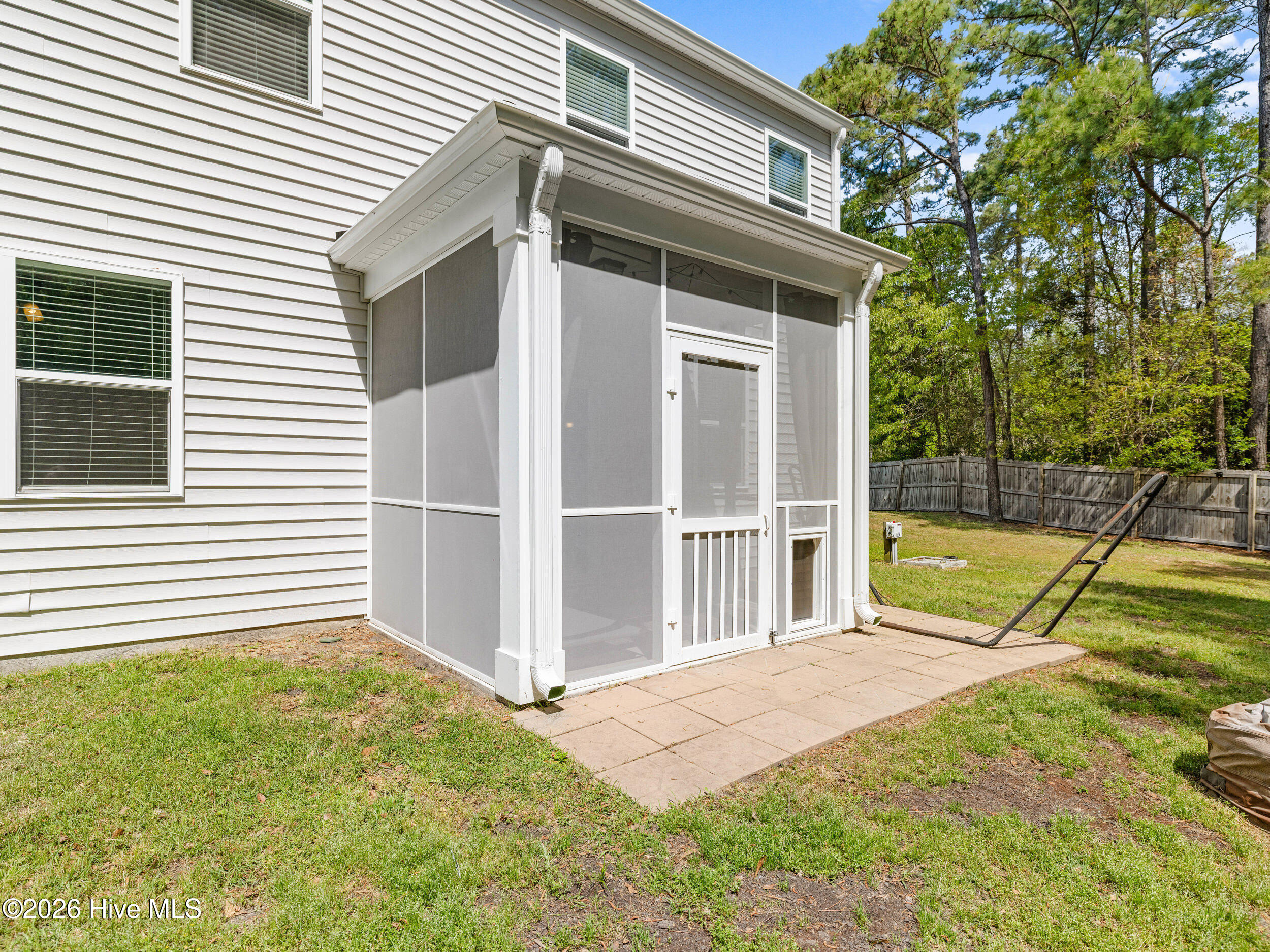 100567072 | Photo 51