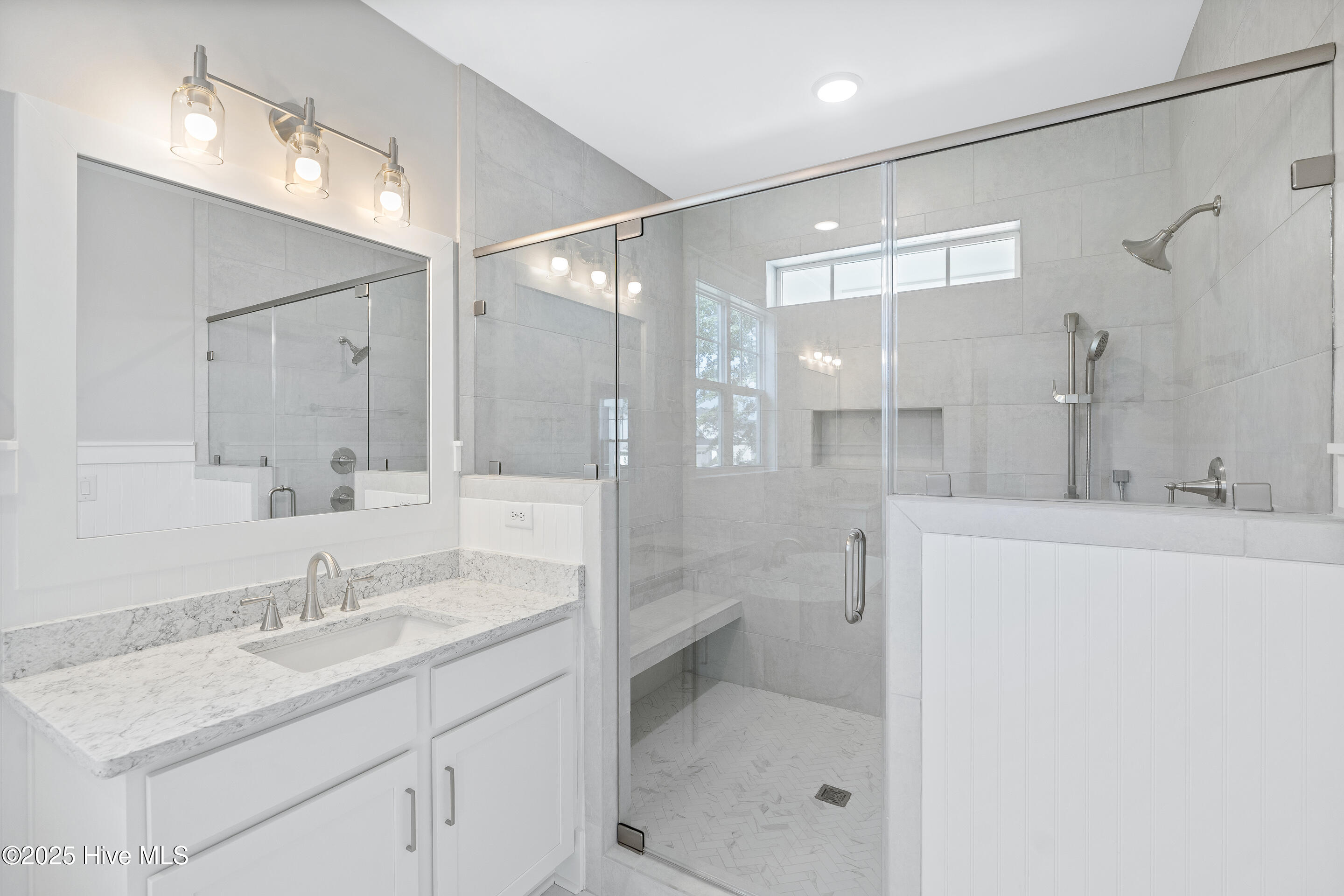 100521793 | Photo 21