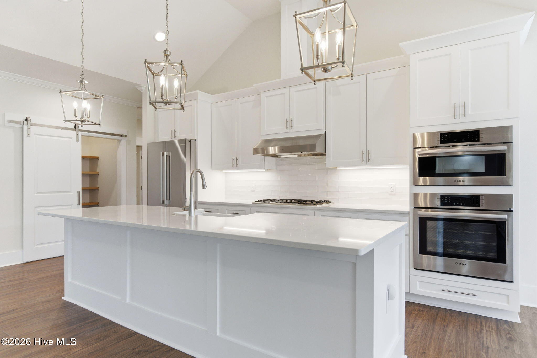 100543119 | Photo 16