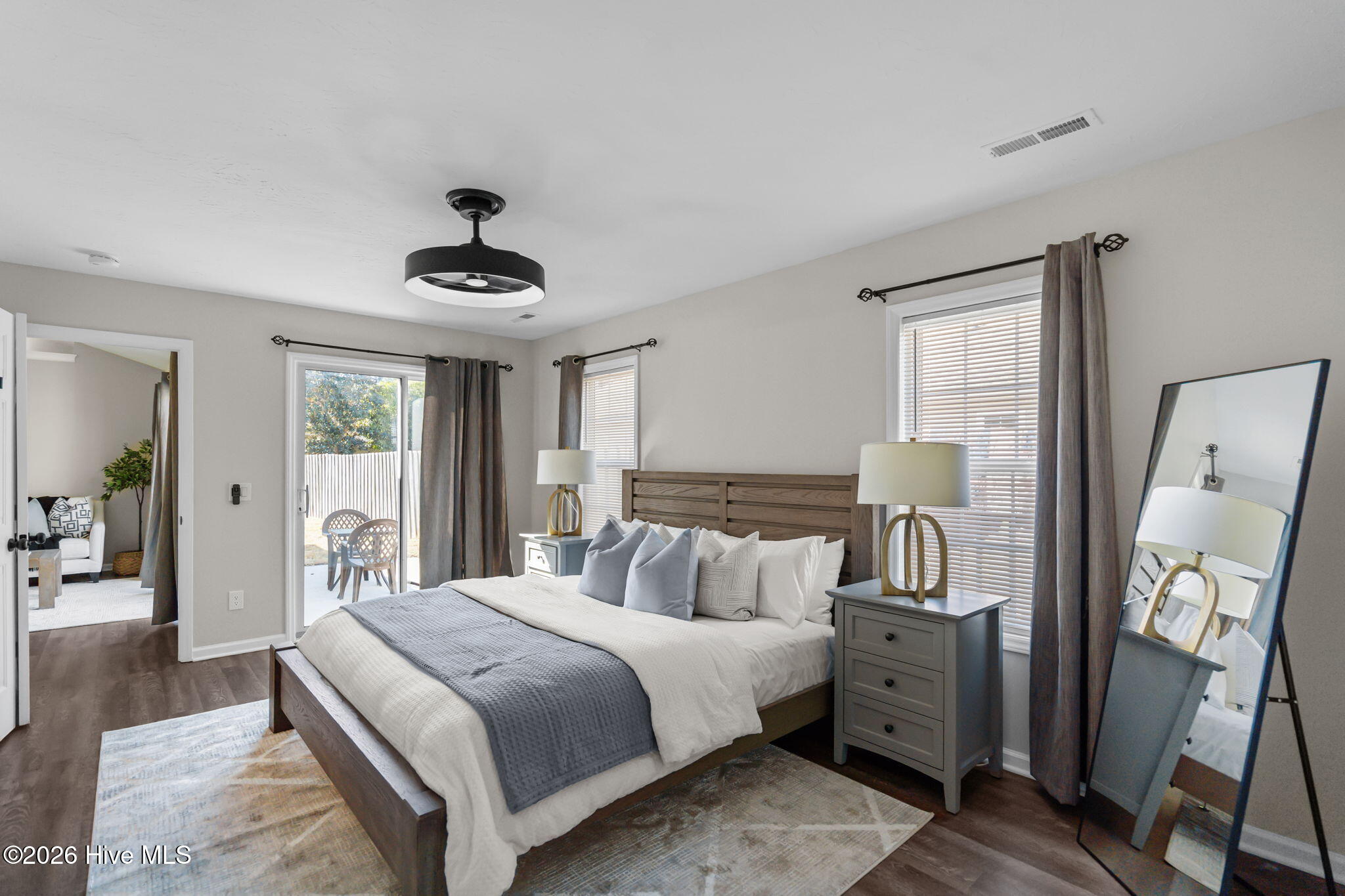 100556215 | Photo 31