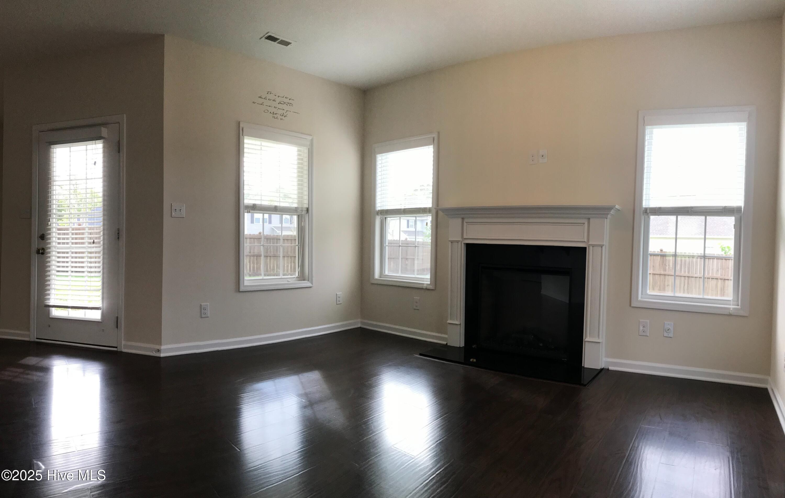 100544459 | Photo 18