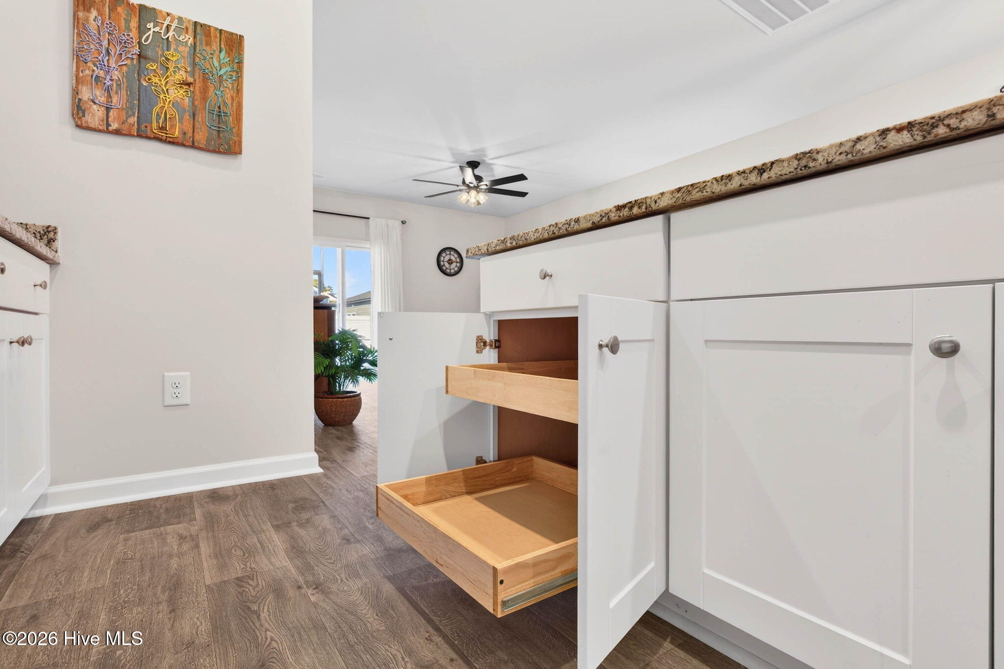 100564672 | Photo 12