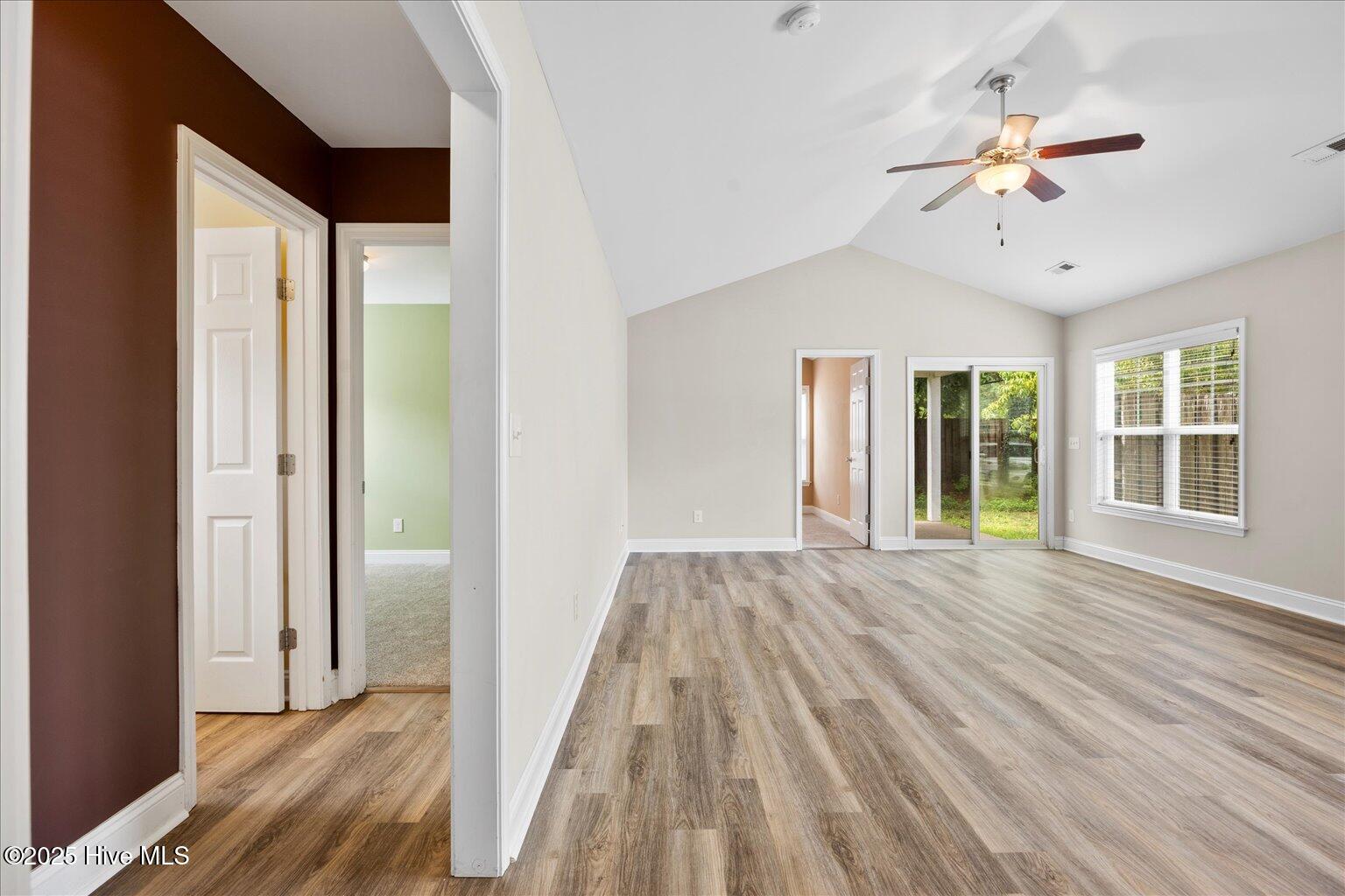 100523963 | Photo 25