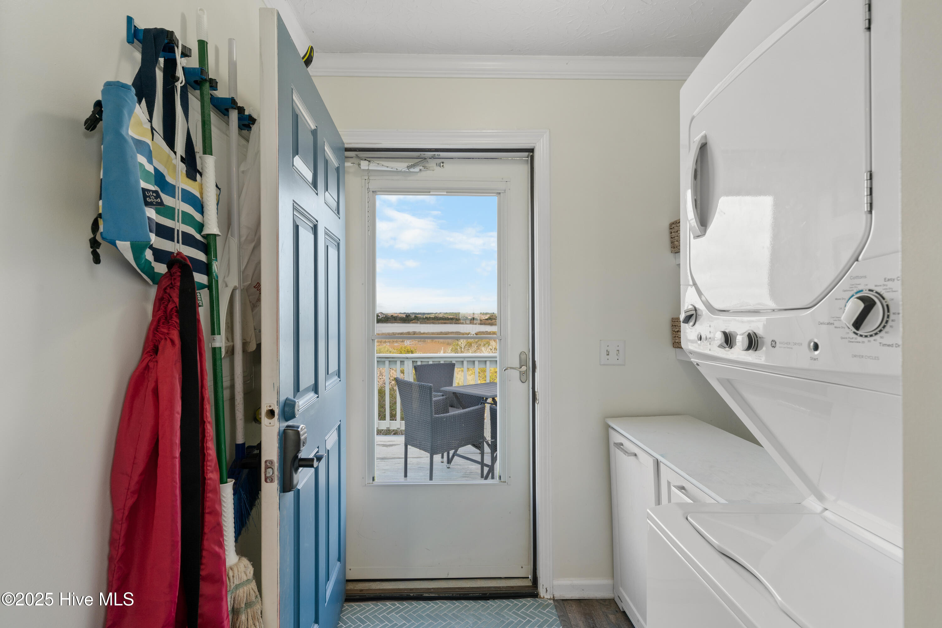 100544143 | Photo 12