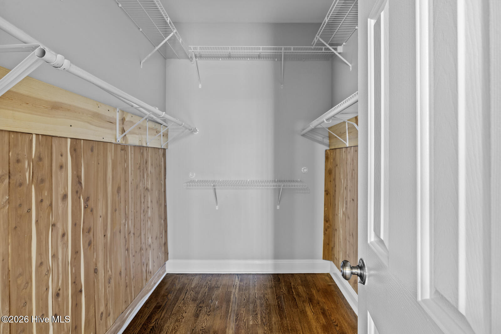 100545911 | Photo 27