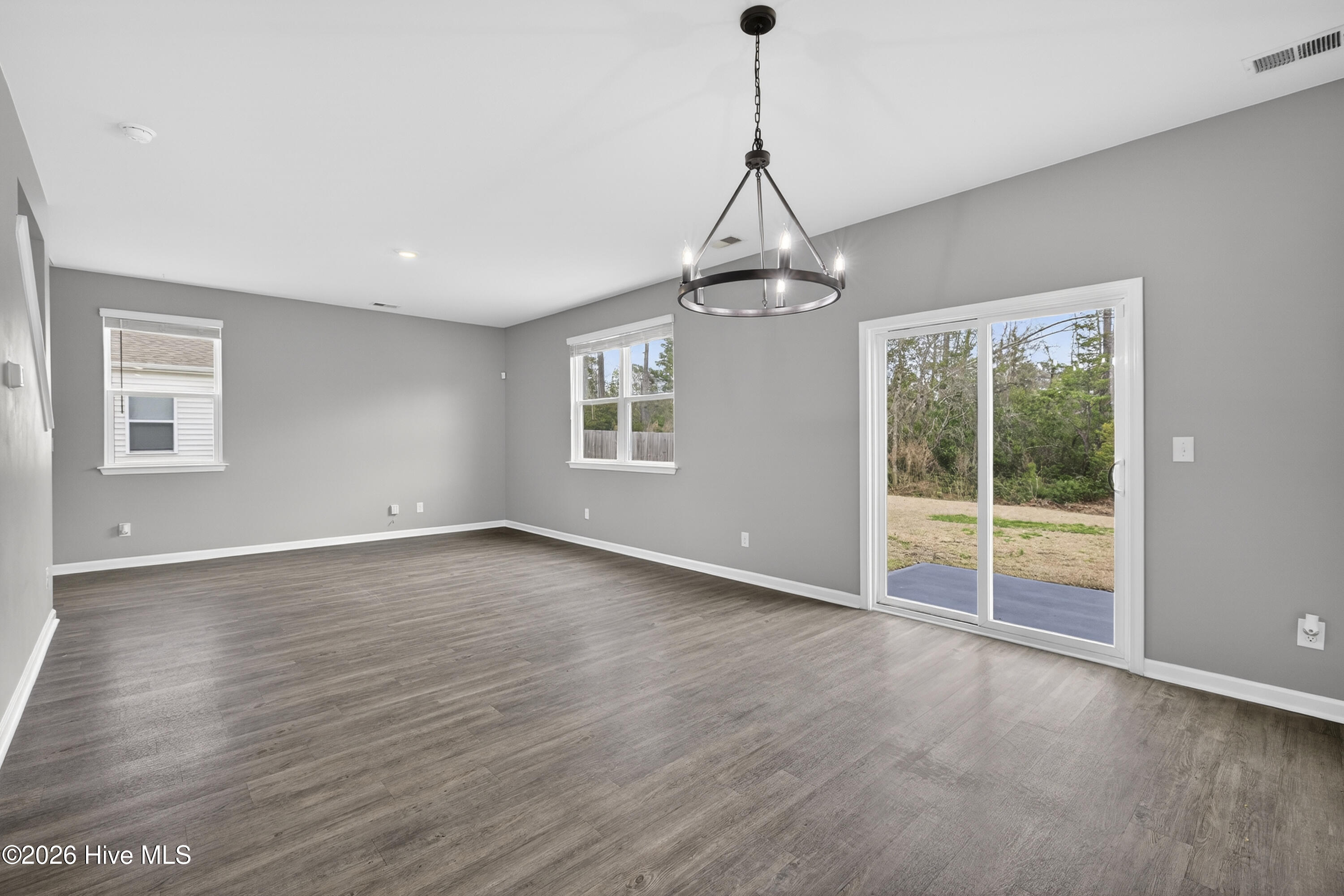 100558263 | Photo 10