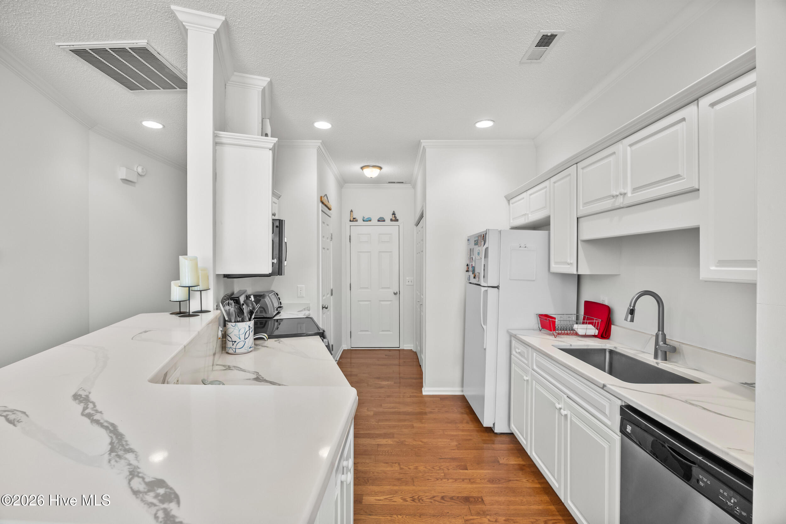 100559872 | Photo 15