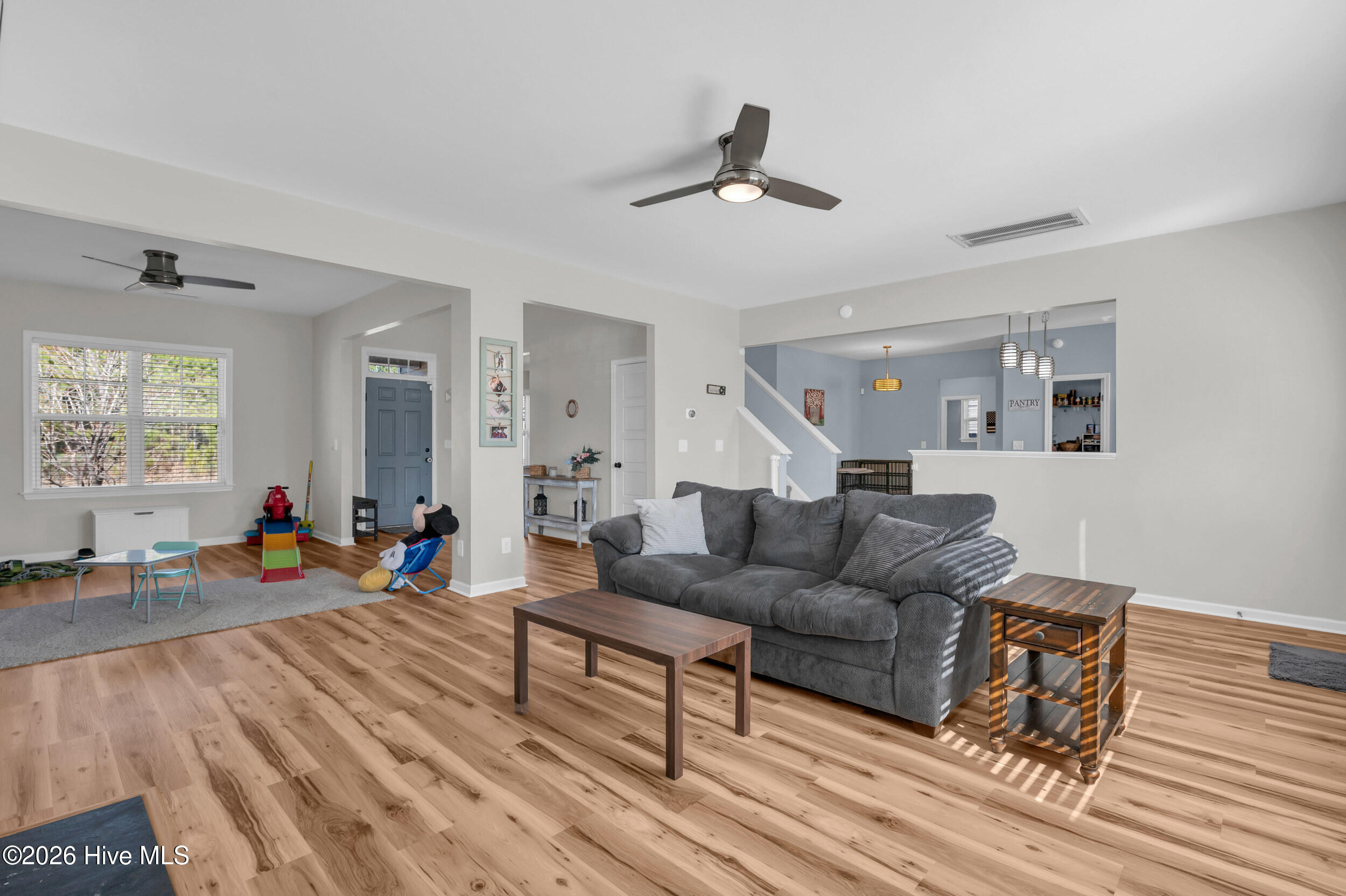 100550798 | Photo 11