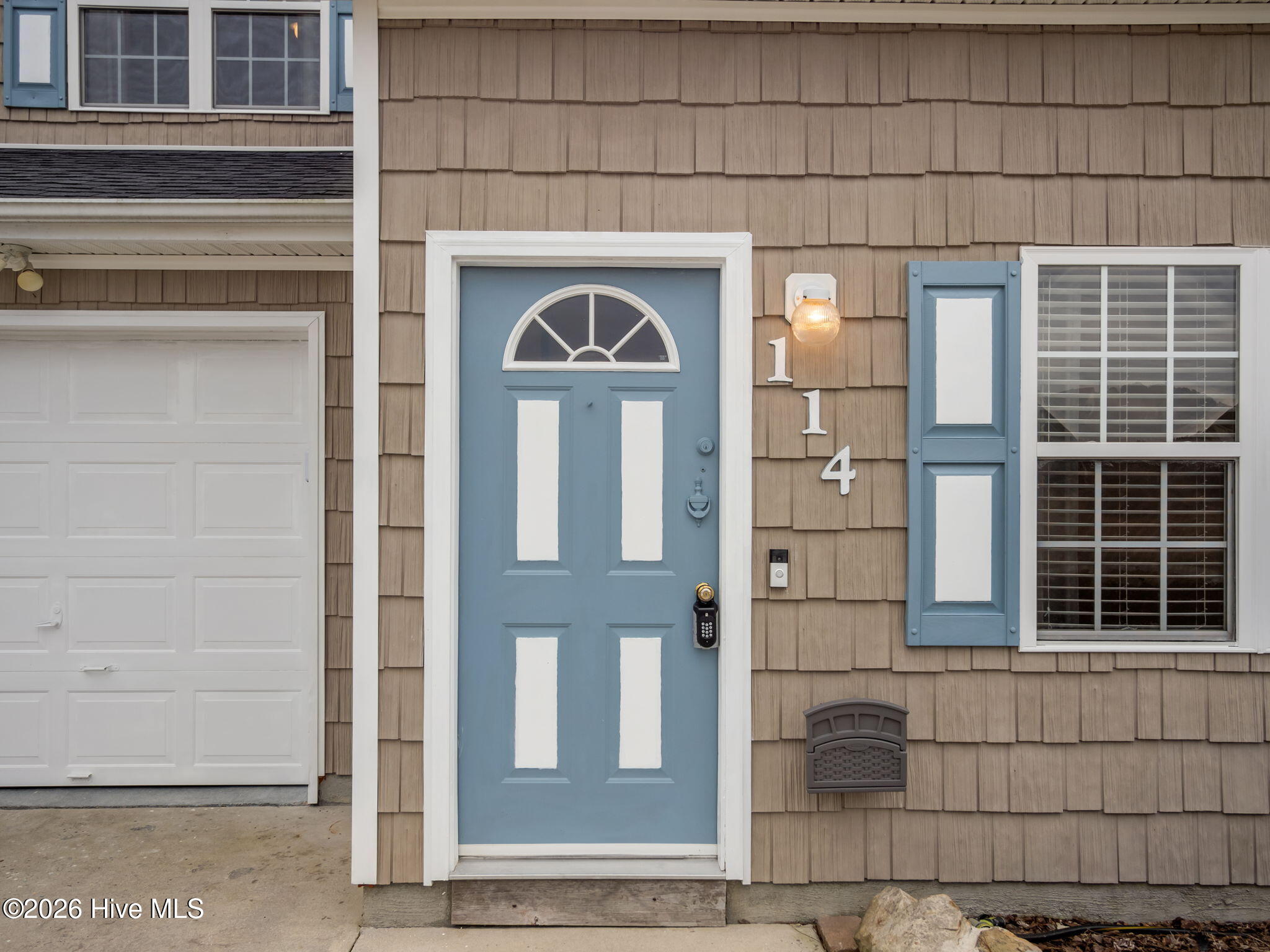 100548288 | Photo 25