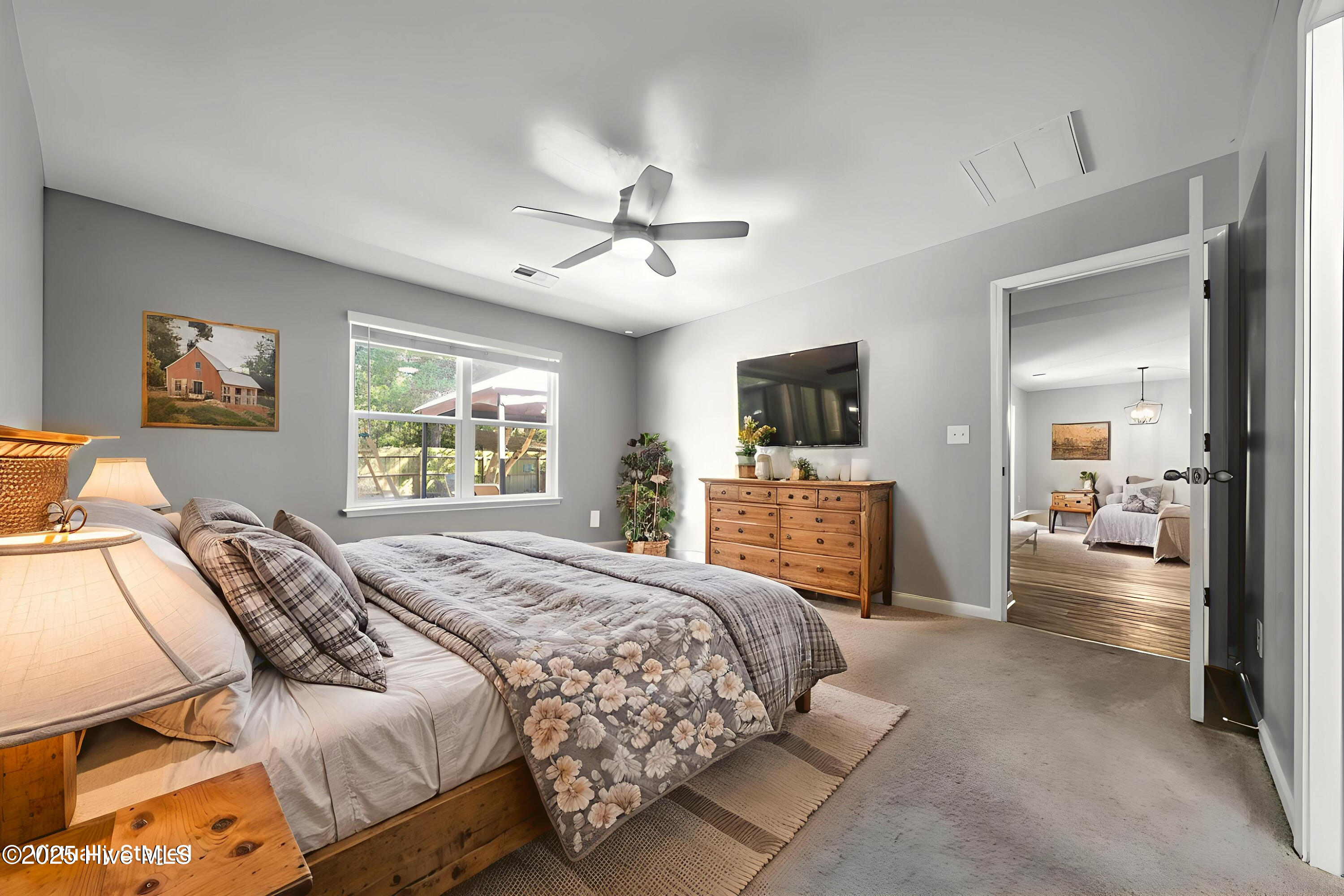 100538063 | Photo 46