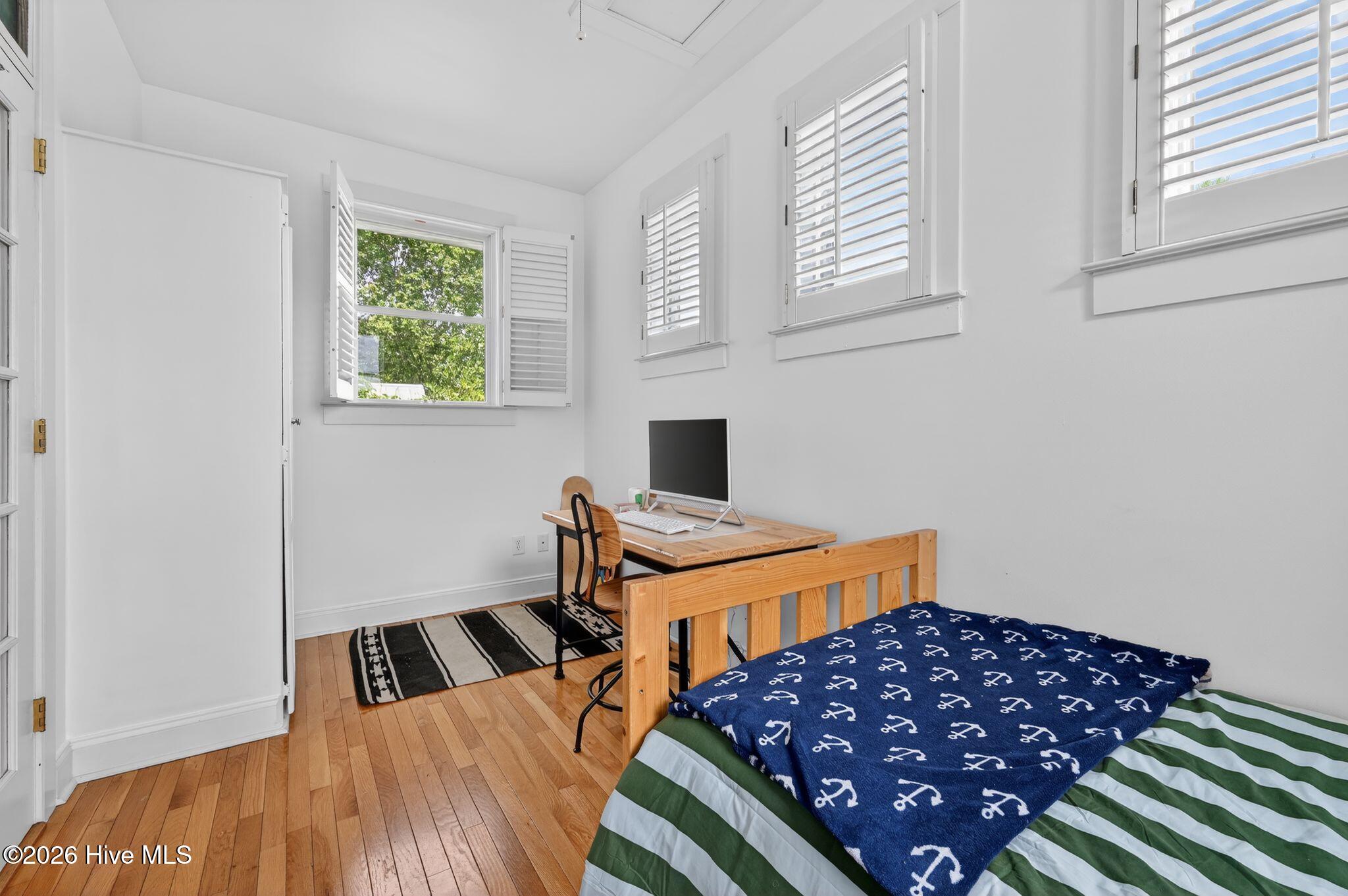 100569921 | Photo 22