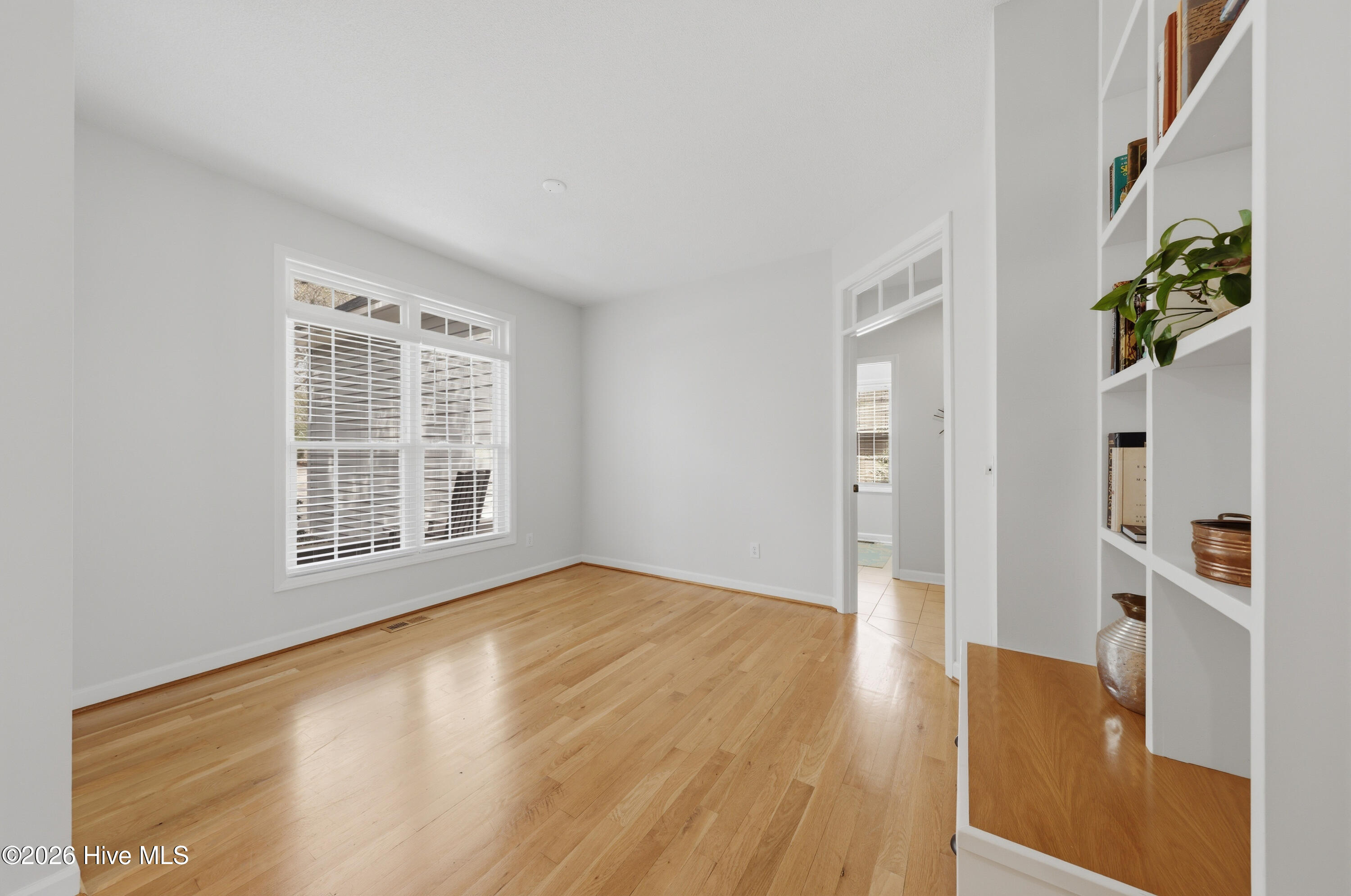 100561627 | Photo 24