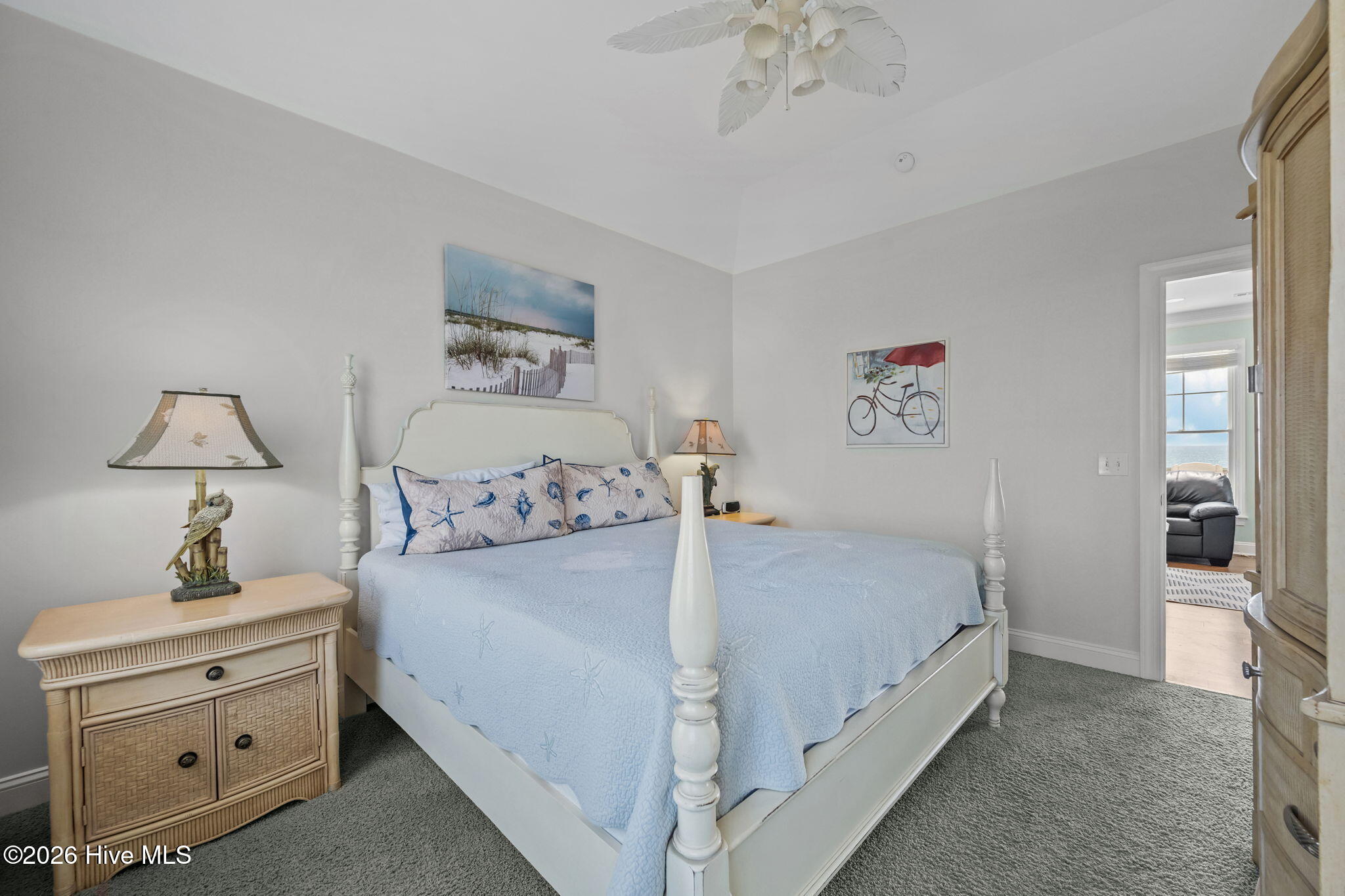 100570241 | Photo 26