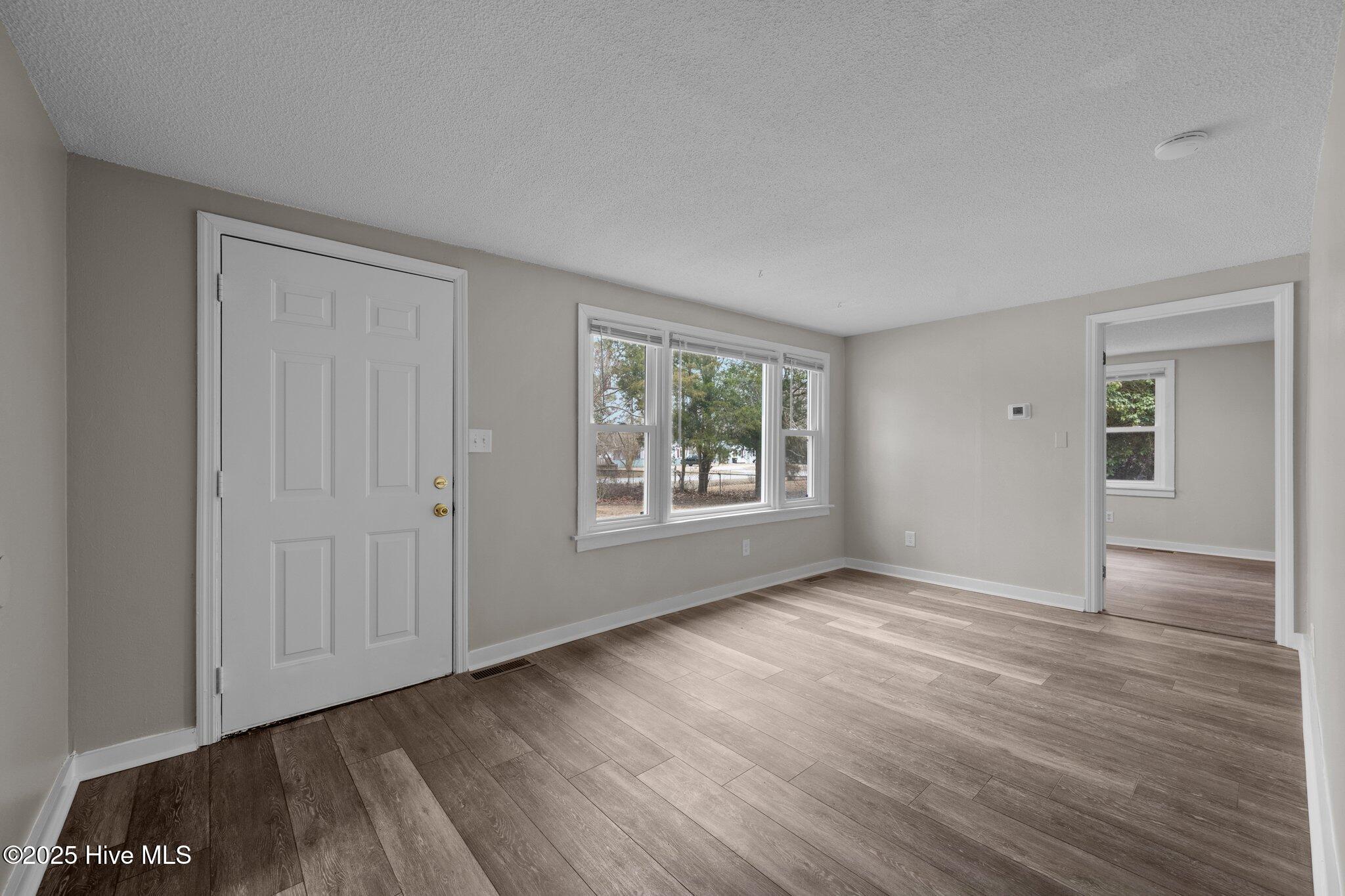 100568304 | Photo 14