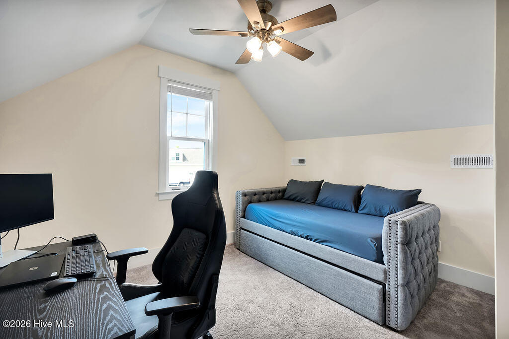 100564545 | Photo 35