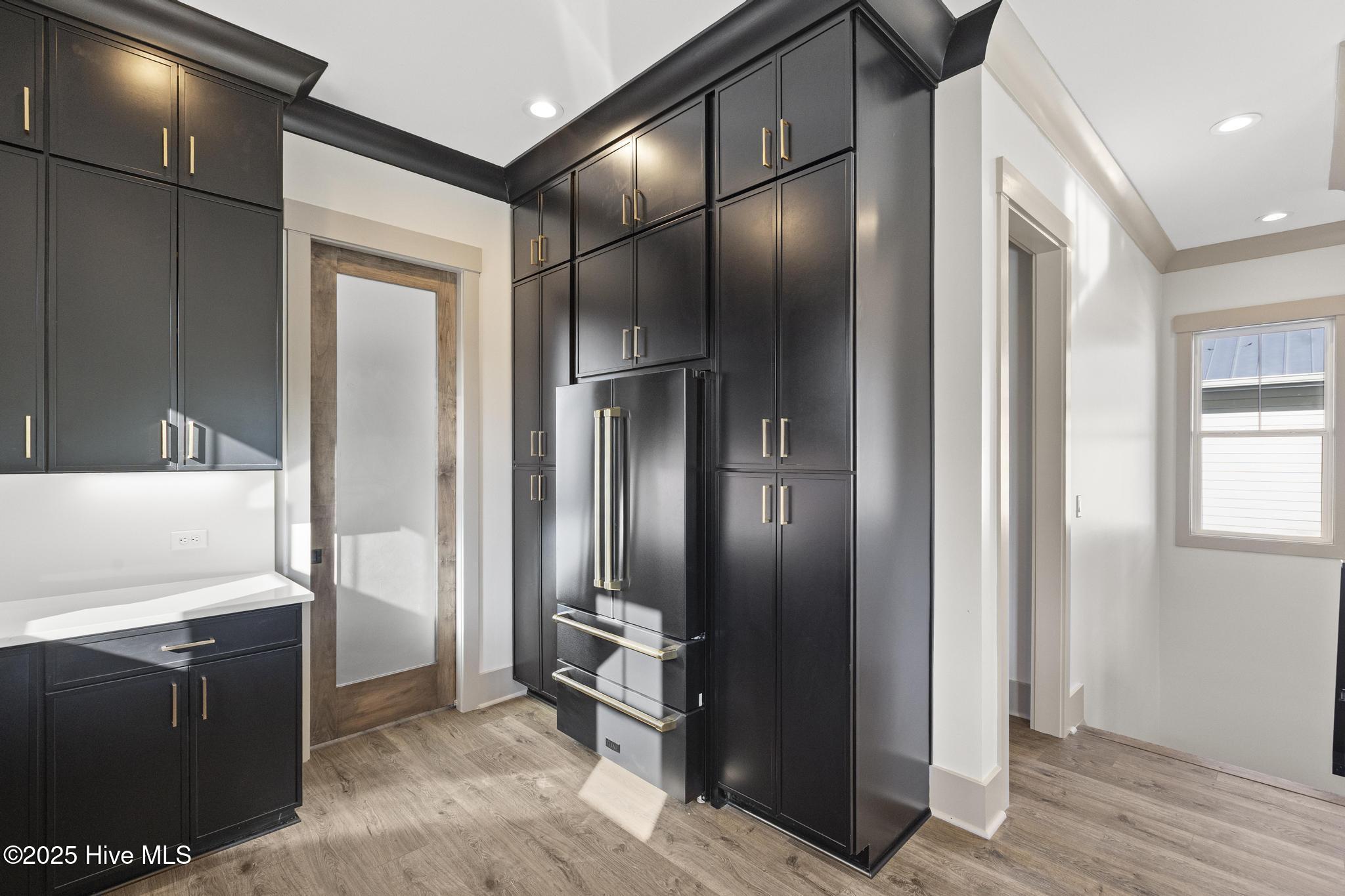 100517946 | Photo 25