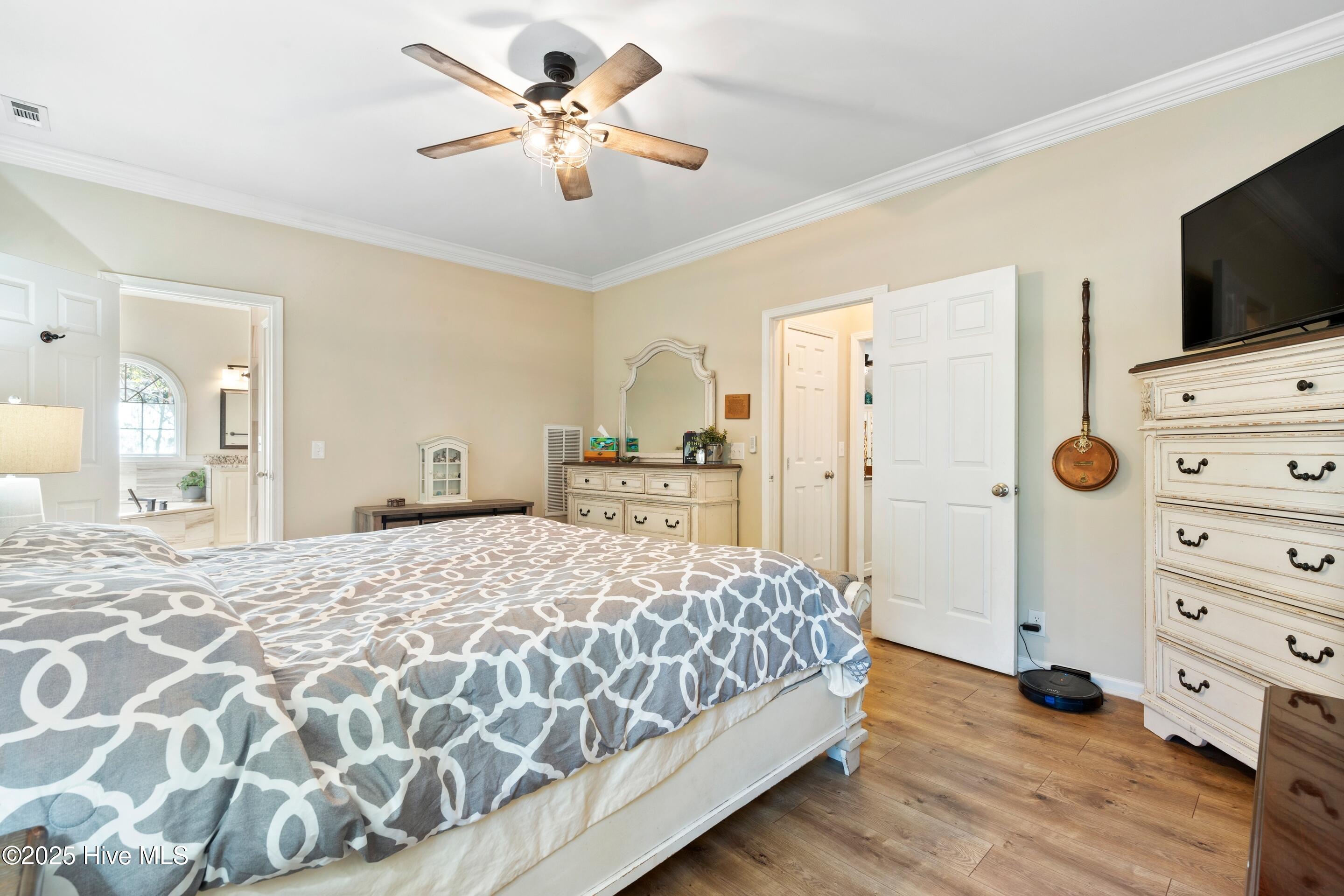 100538310 | Photo 35