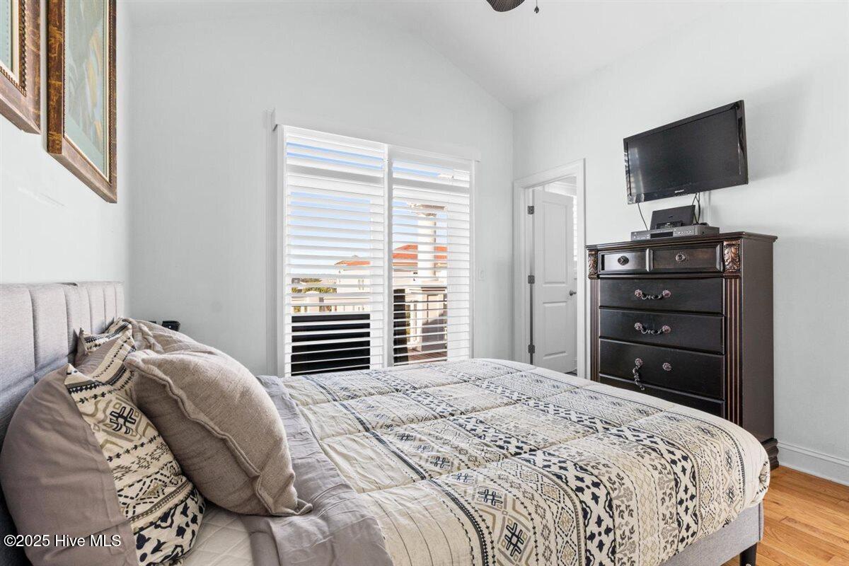 100538364 | Photo 46