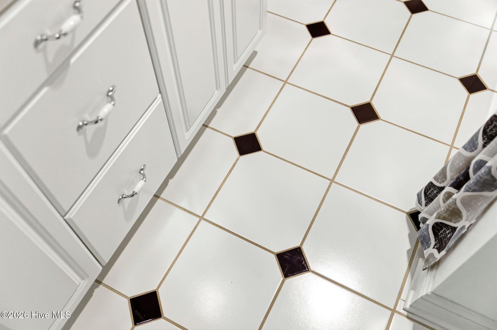 100564918 | Photo 43