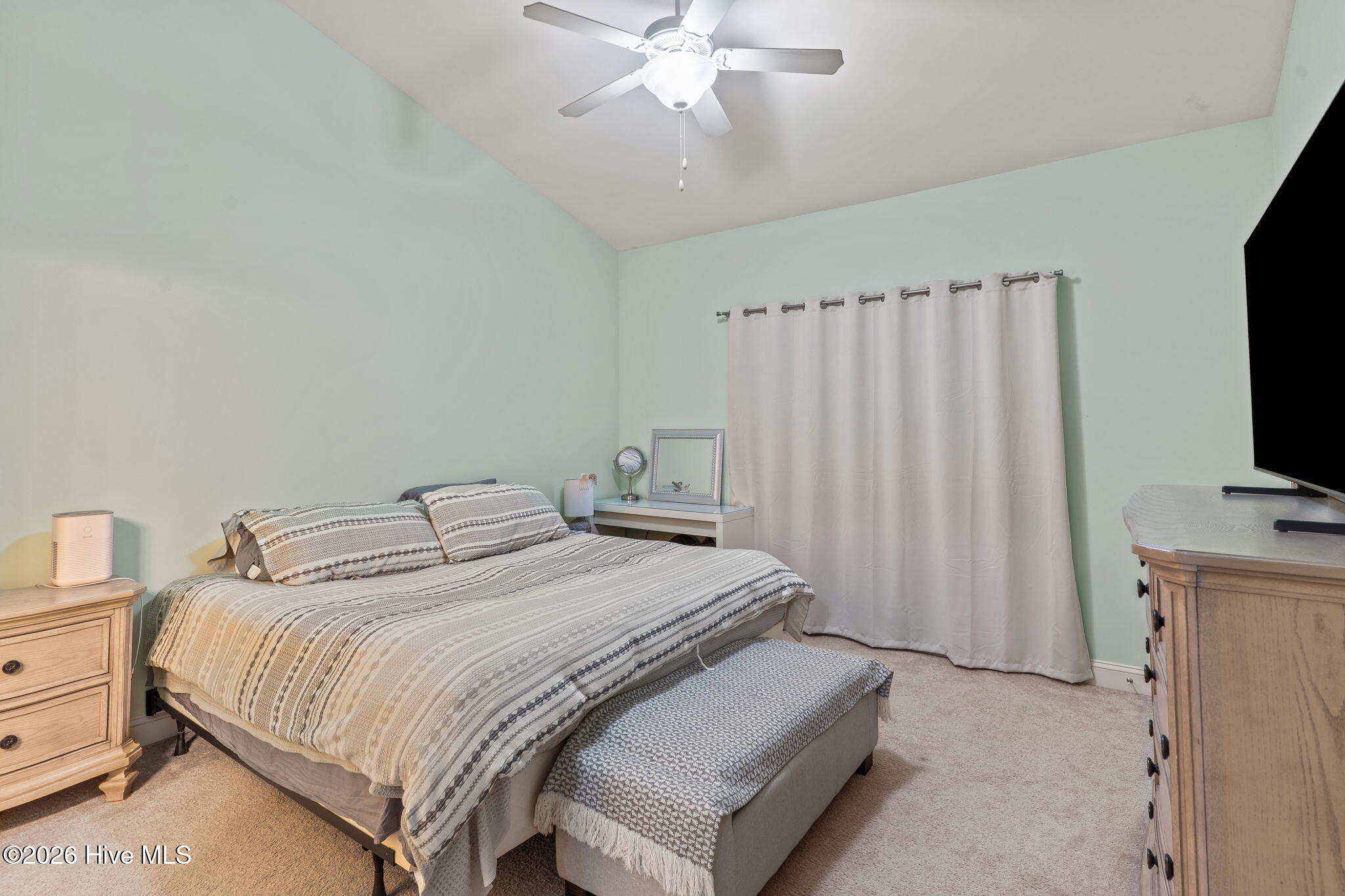 100561470 | Photo 25