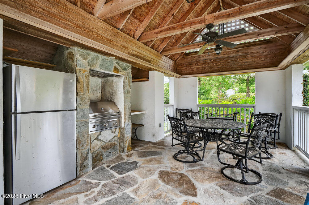 100560338 | Photo 11