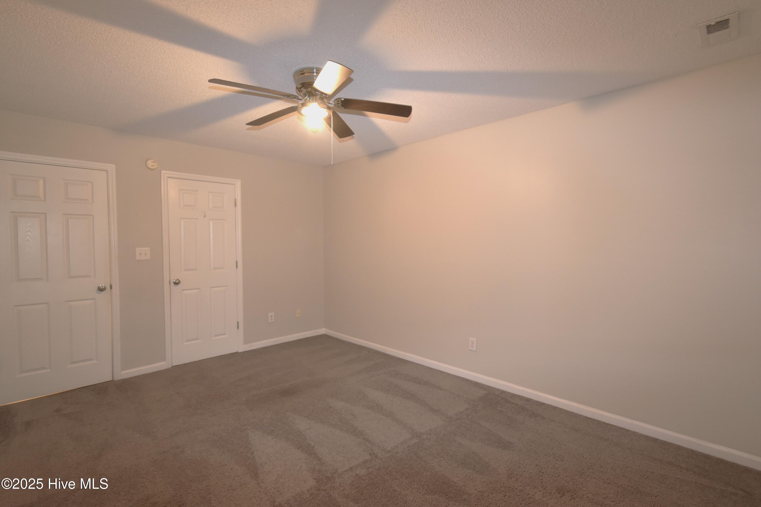 100558386 | Photo 28