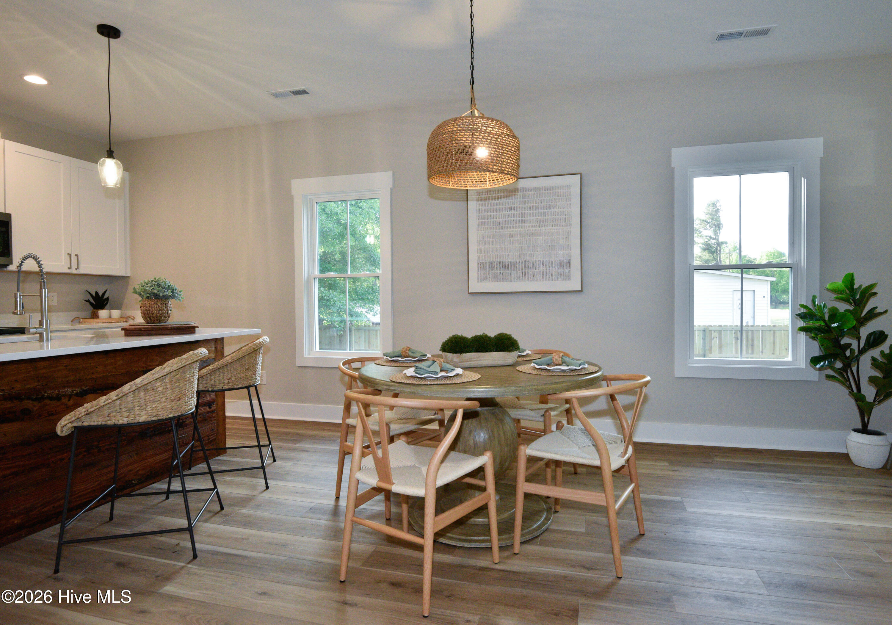 100569320 | Photo 22