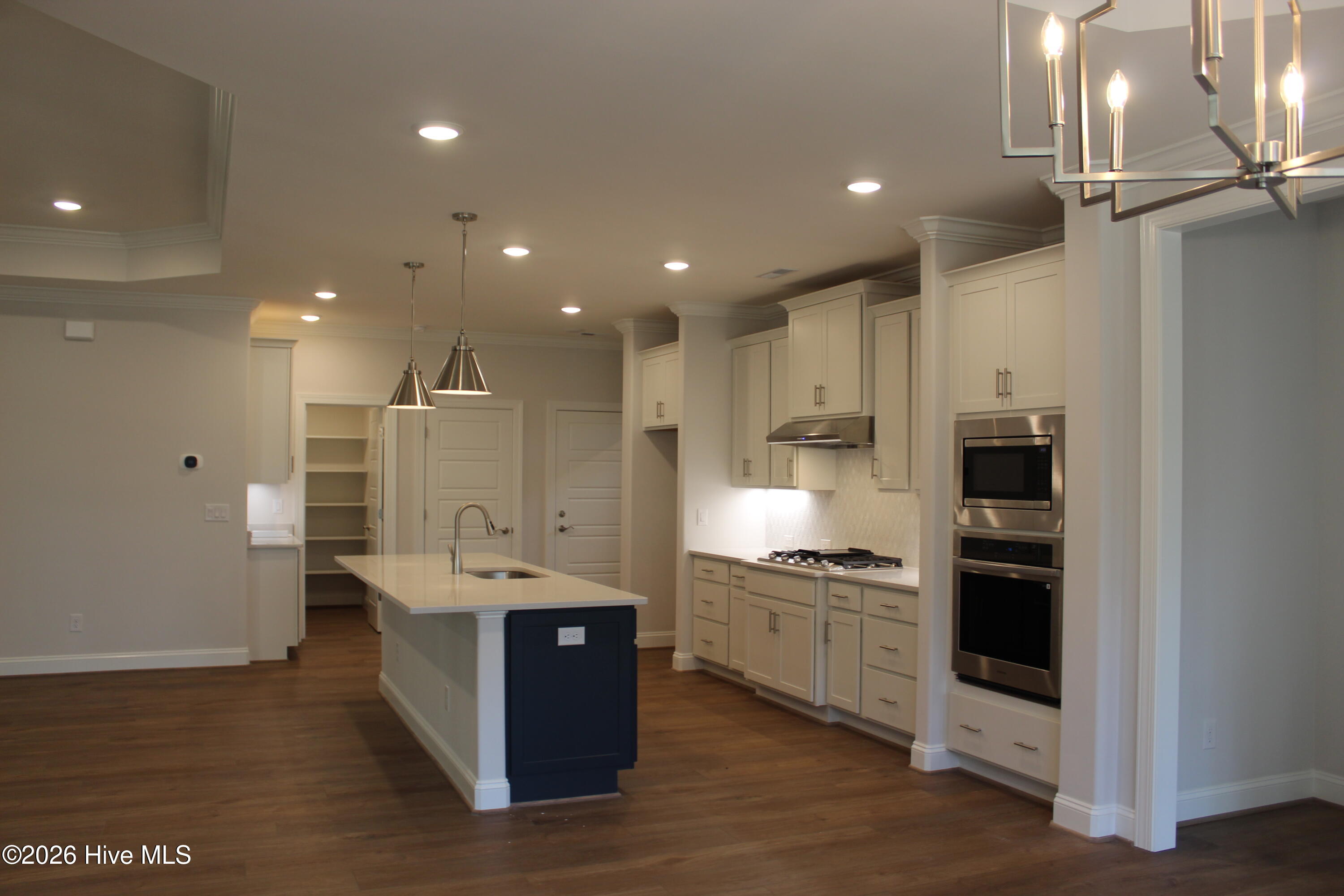 100536128 | Photo 10